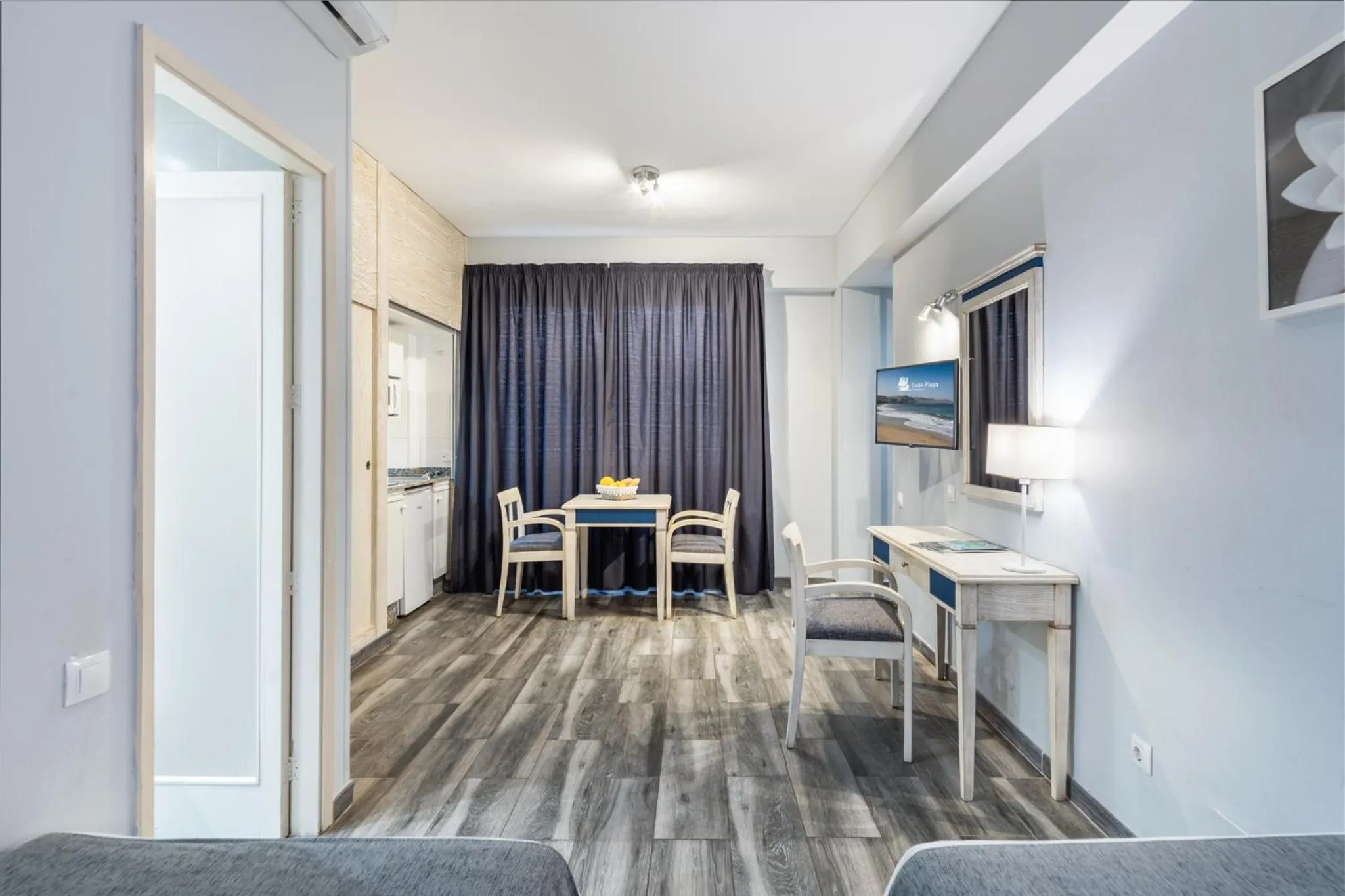 Photo of the whole room in Apartamentos Colón Playa