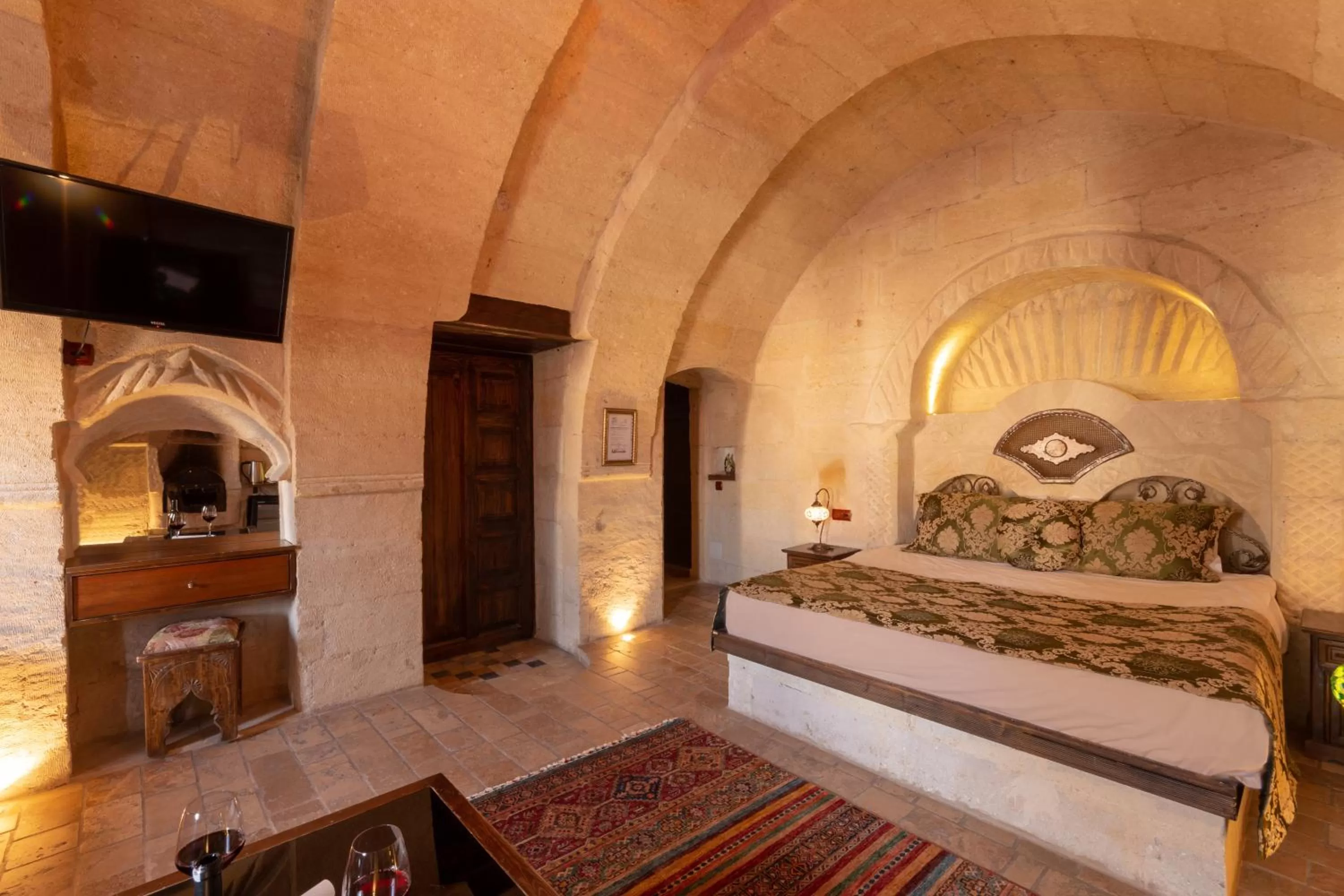 Photo of the whole room, Bed in Adora Cave Suites -