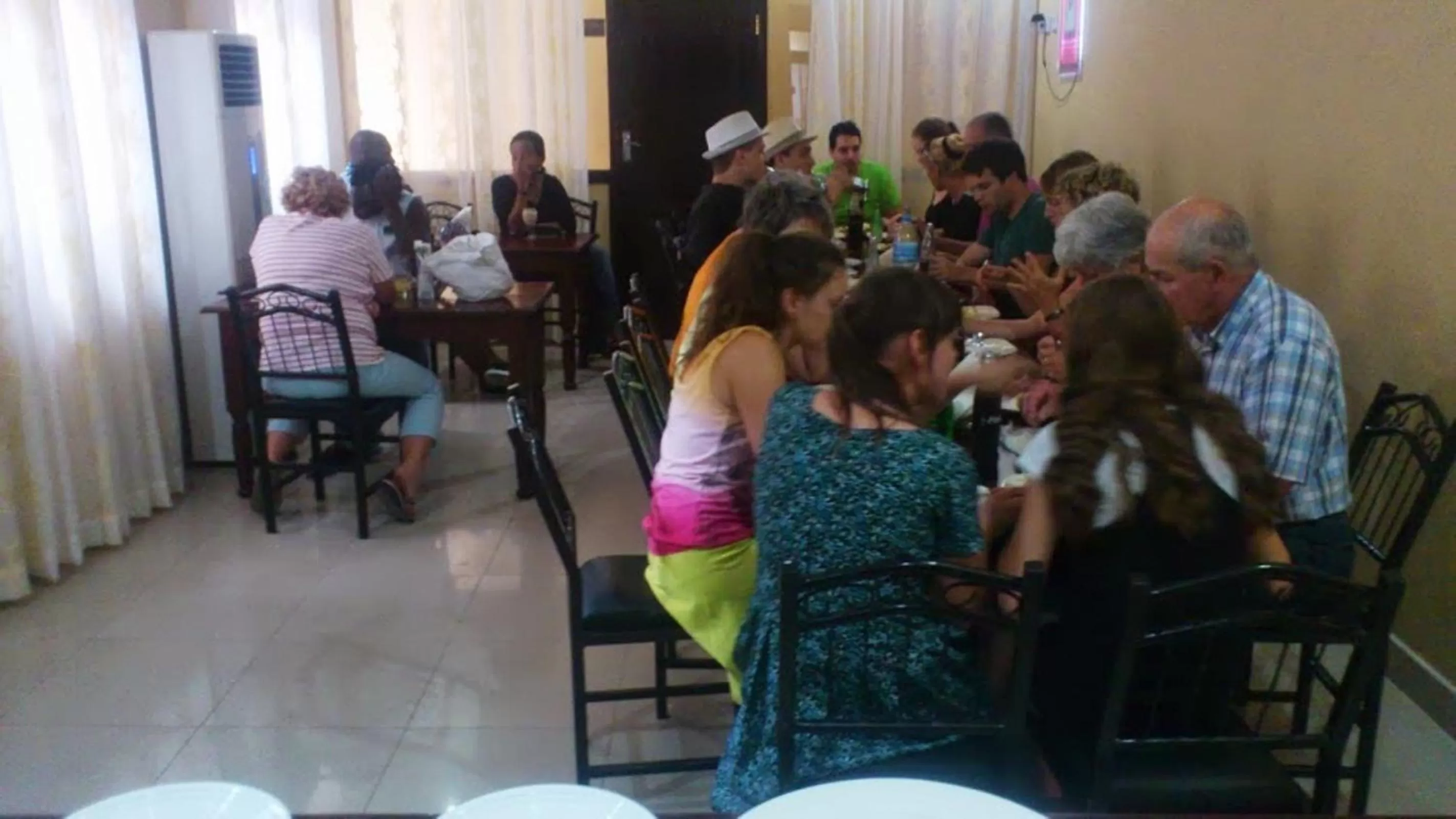 Restaurant/places to eat in Transit Airport B&B