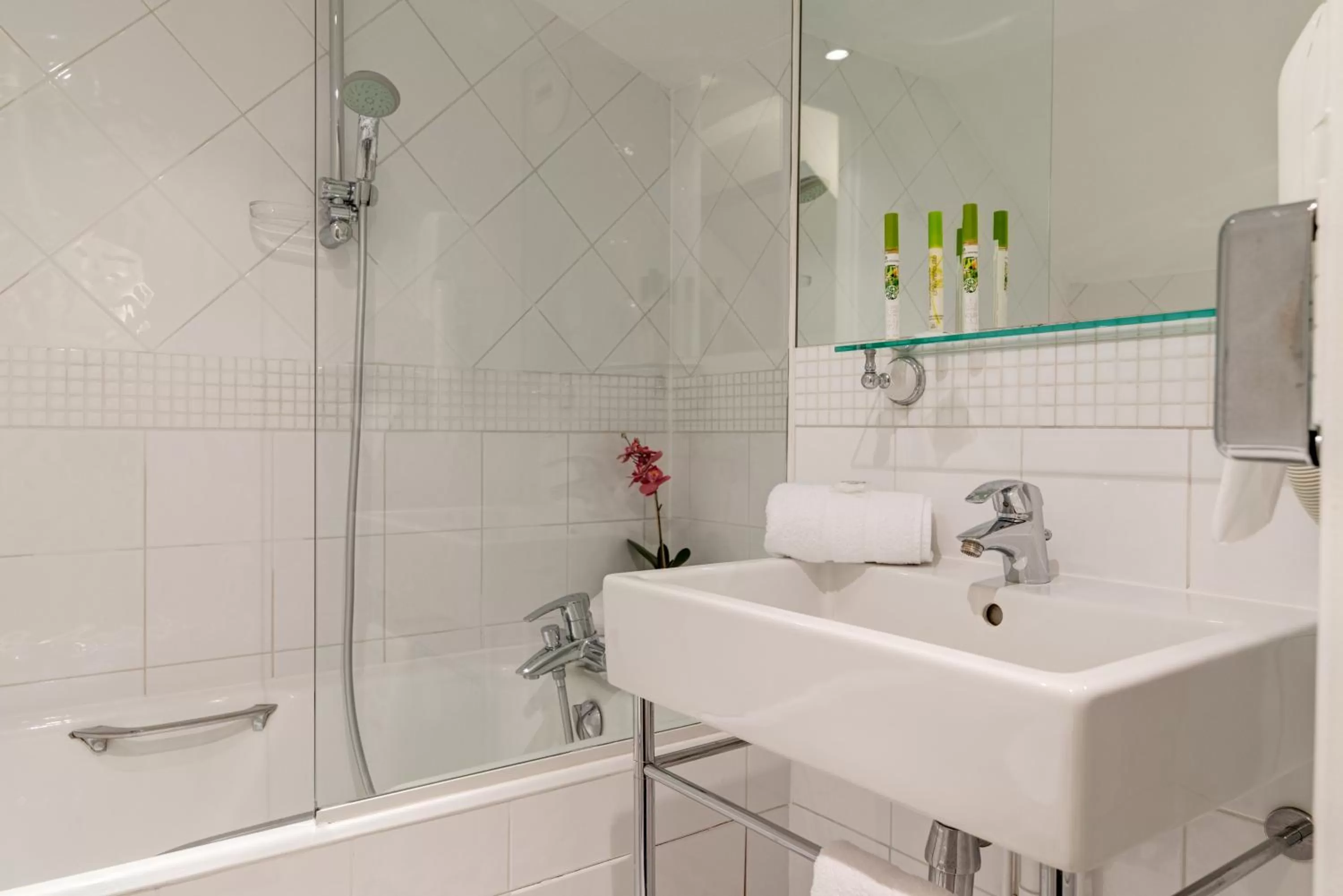 Bathroom in Hotel Lorette - Astotel