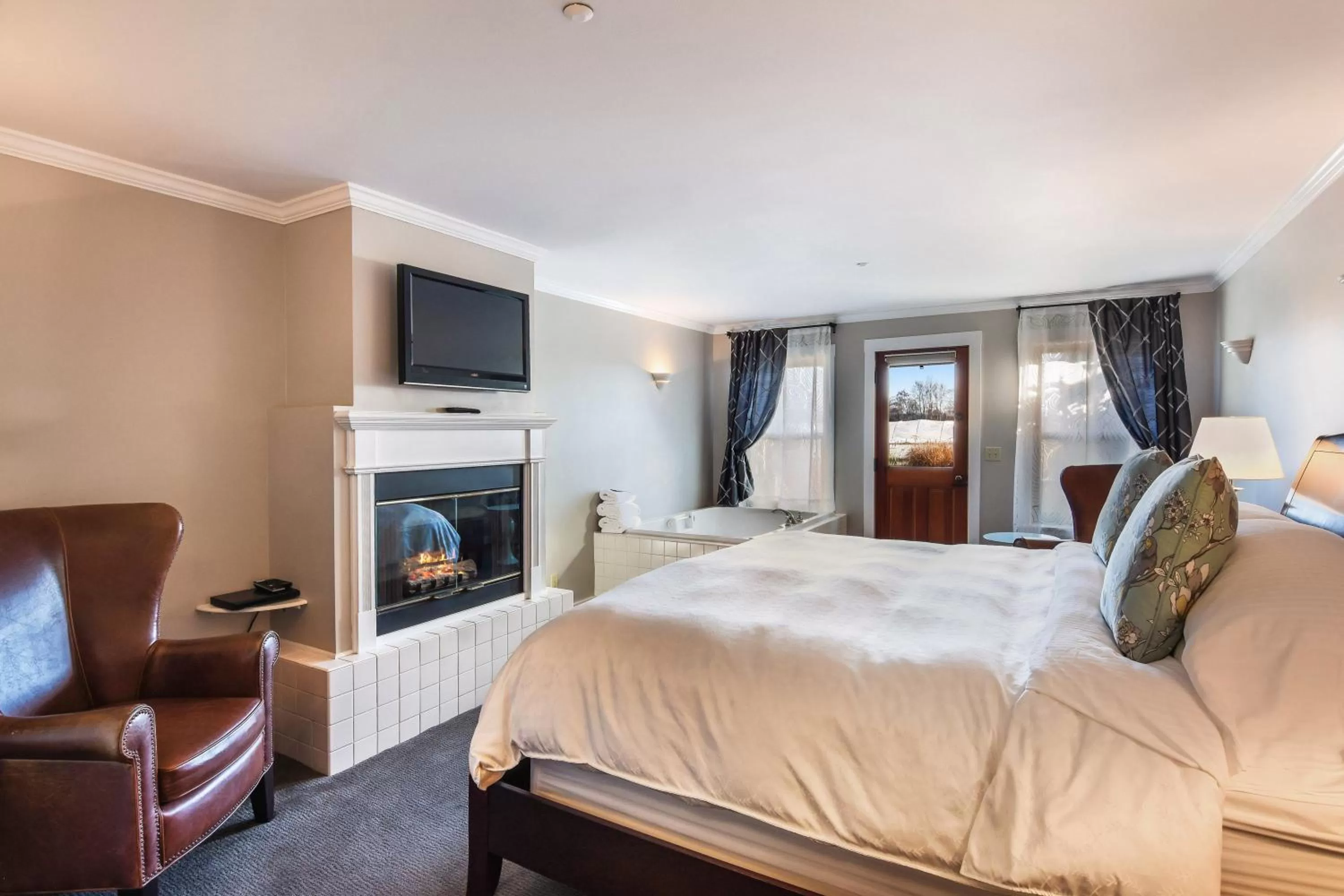 Bed in Wild Iris Inn