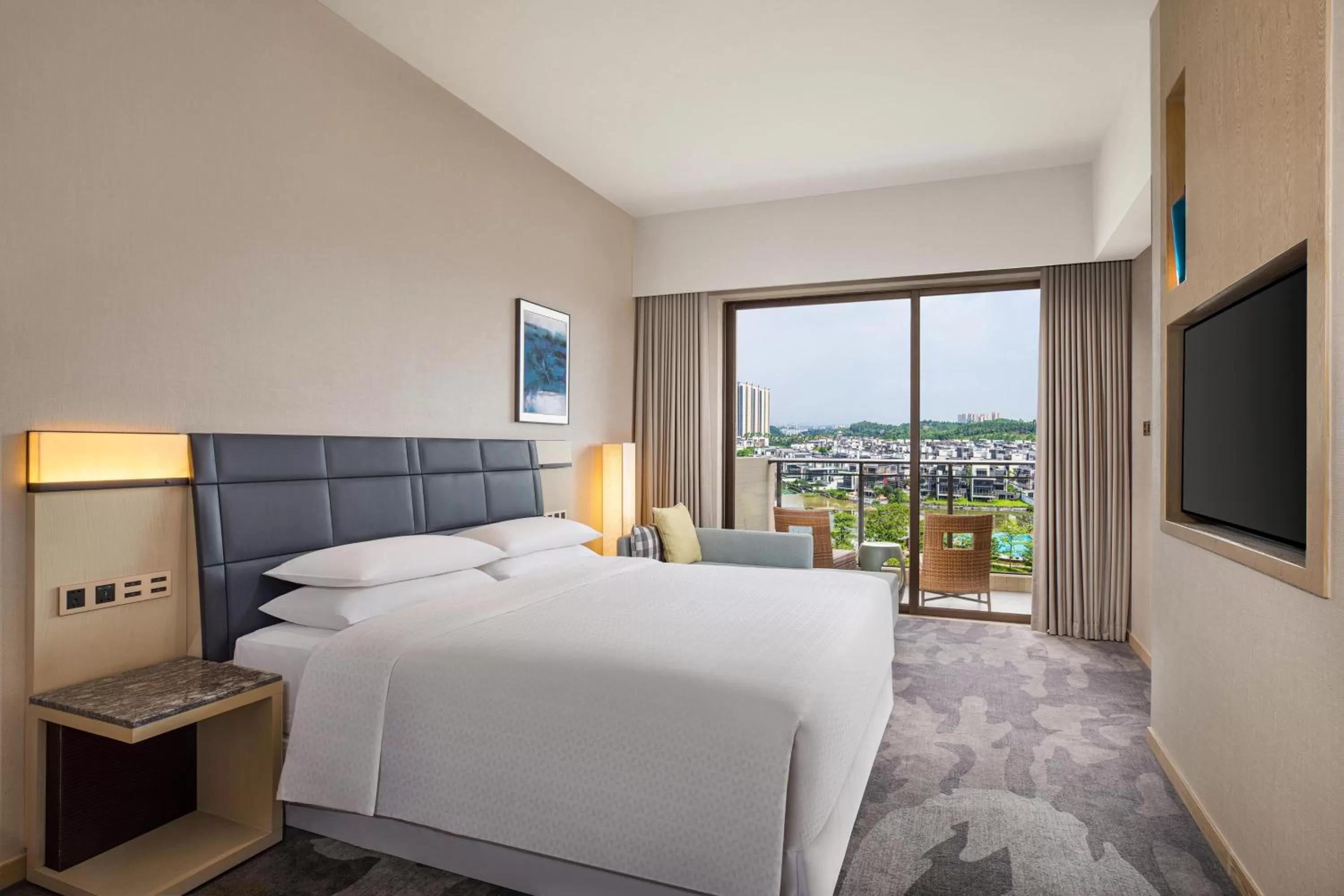 Photo of the whole room, Bed in Four Points by Sheraton Guangdong, Heshan