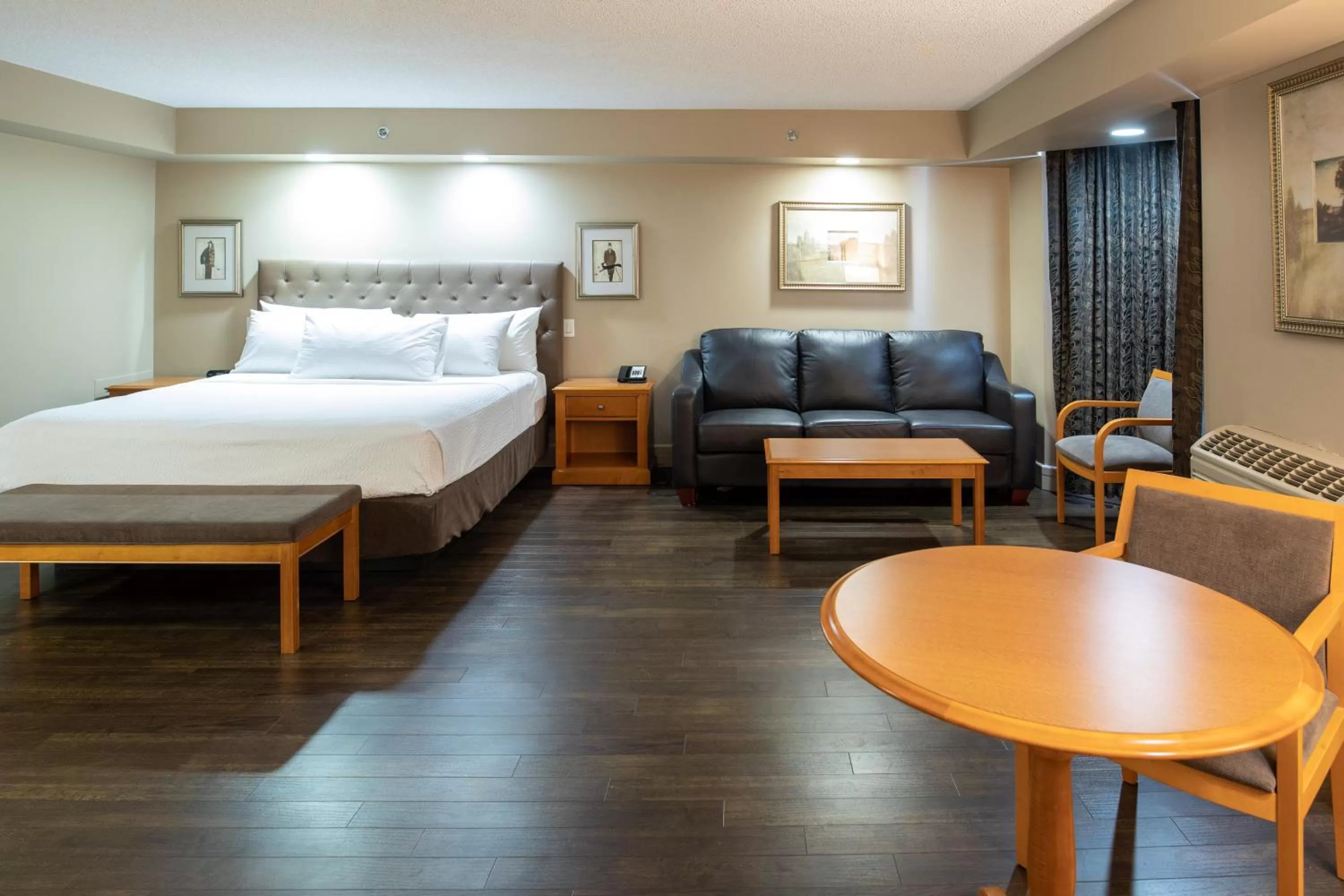 Photo of the whole room, Bed in Royal Hotel West Edmonton, Trademark Collection by Wyndham