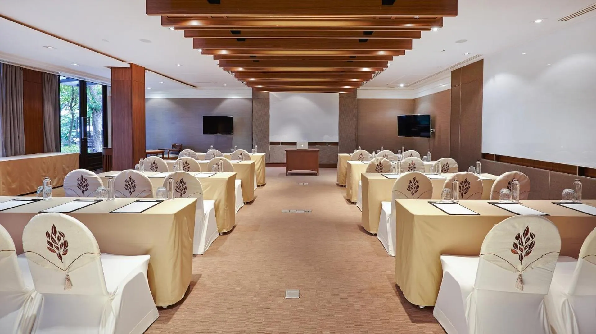 Meeting/conference room in Woodlands Hotel and Resort Pattaya