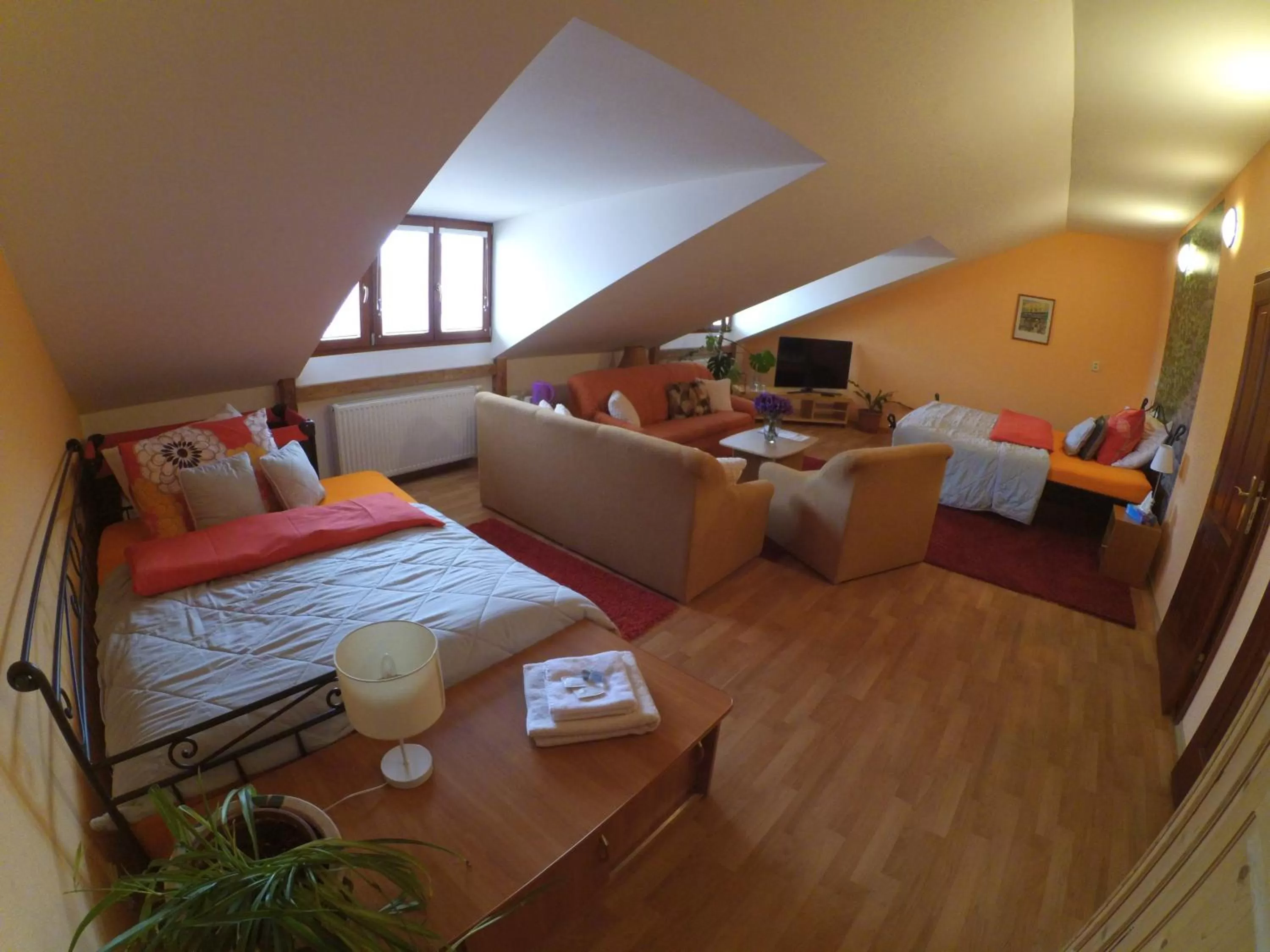 Photo of the whole room, Bed in Hotel Atrium