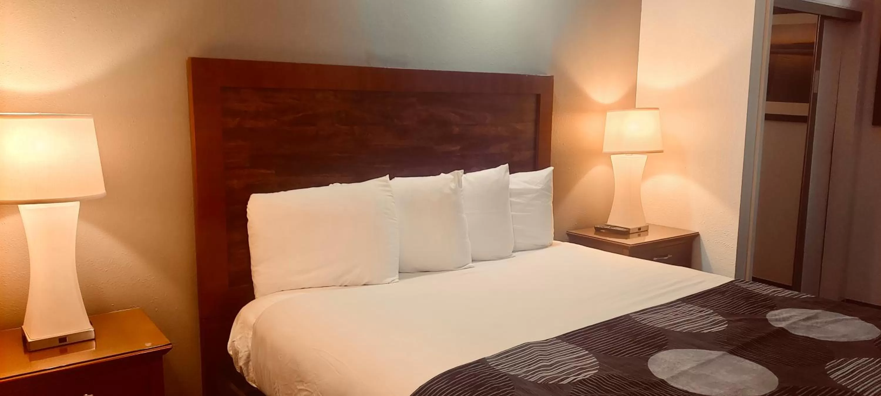 Photo of the whole room, Bed in Oceanside Inn & Suites, a Days Inn by Wyndham