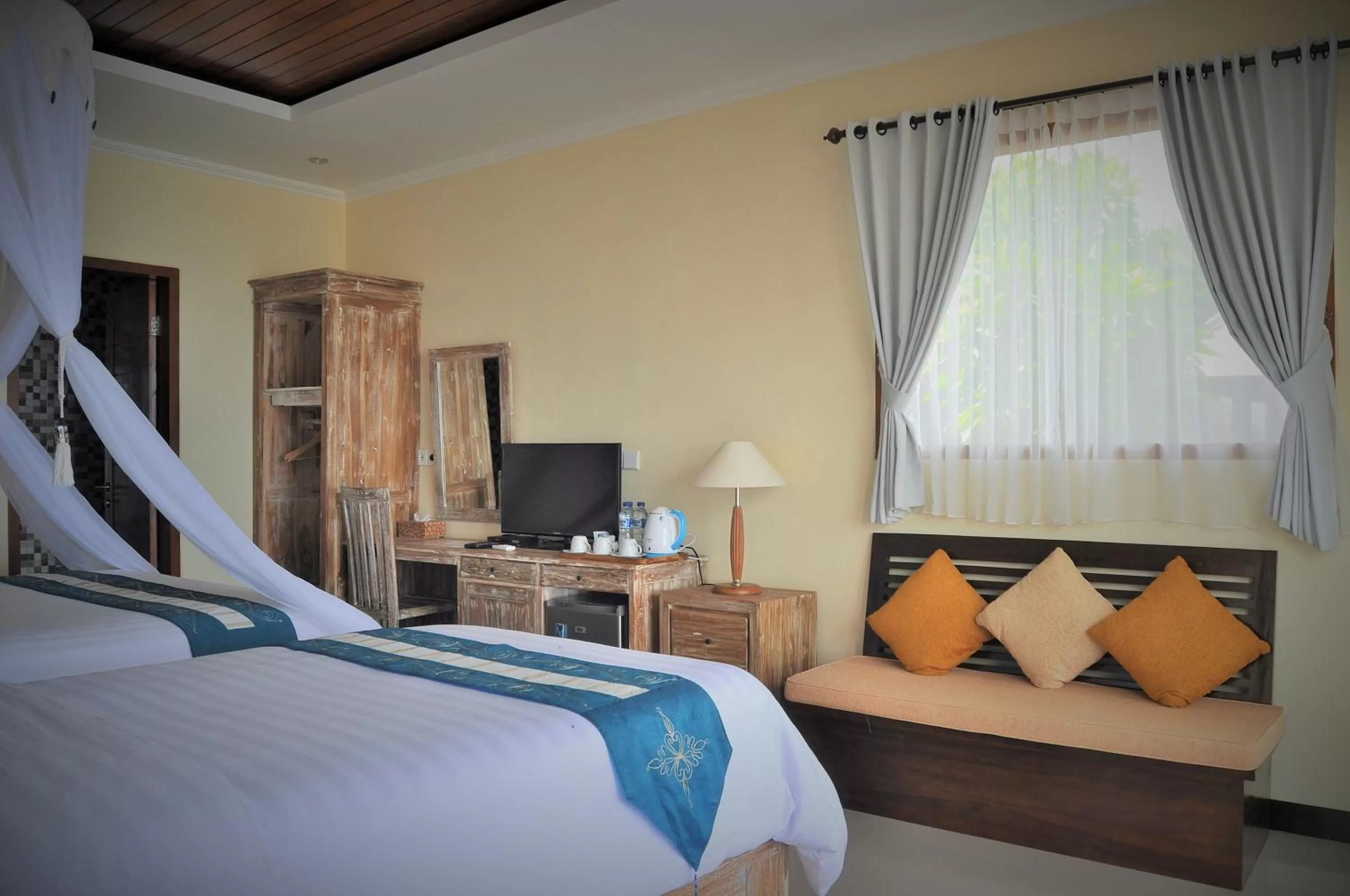 TV and multimedia, Bed in Ocean Terrace Suite And Spa Luxury