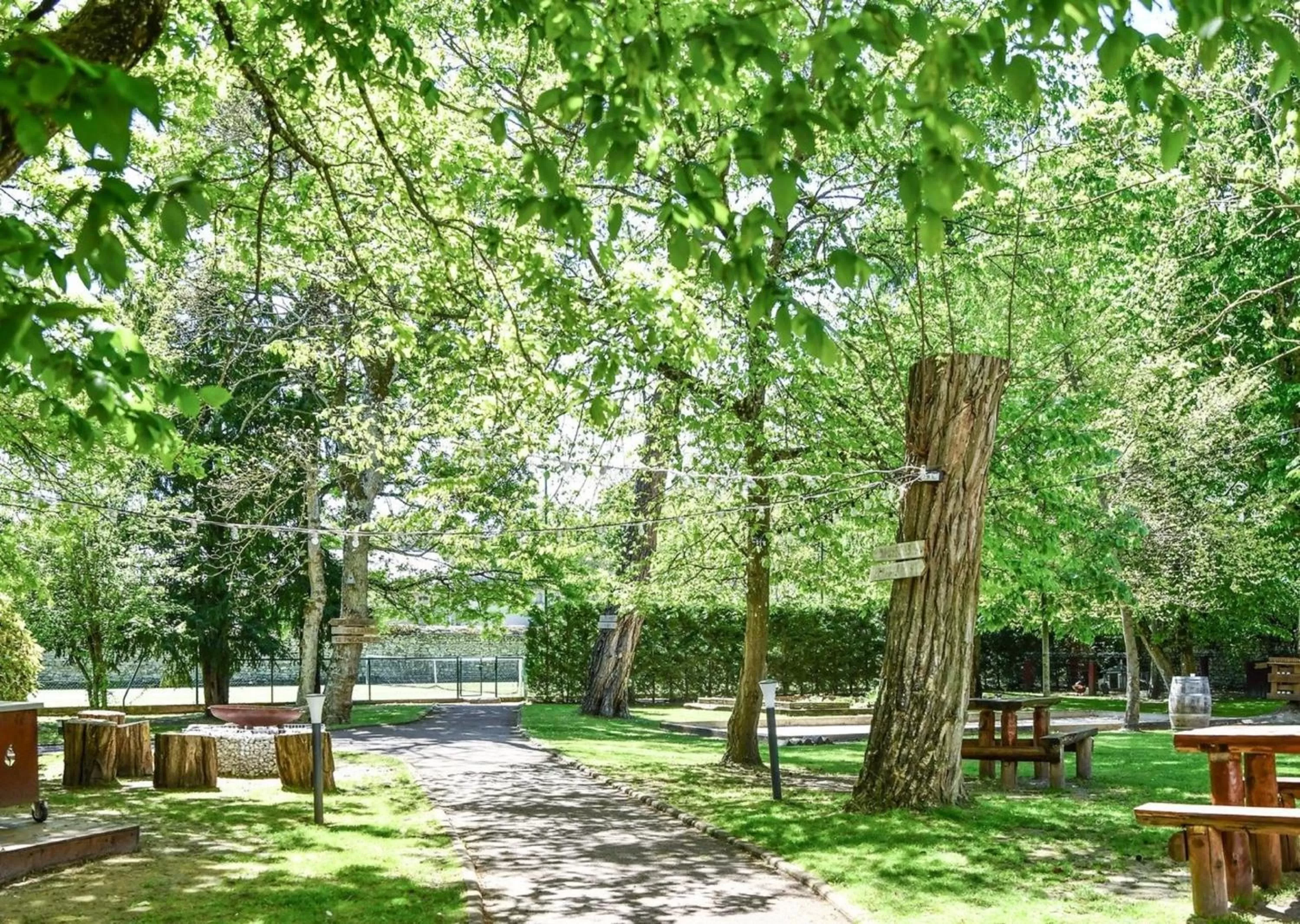 Spring, Garden in Mercure Château de Fontainebleau