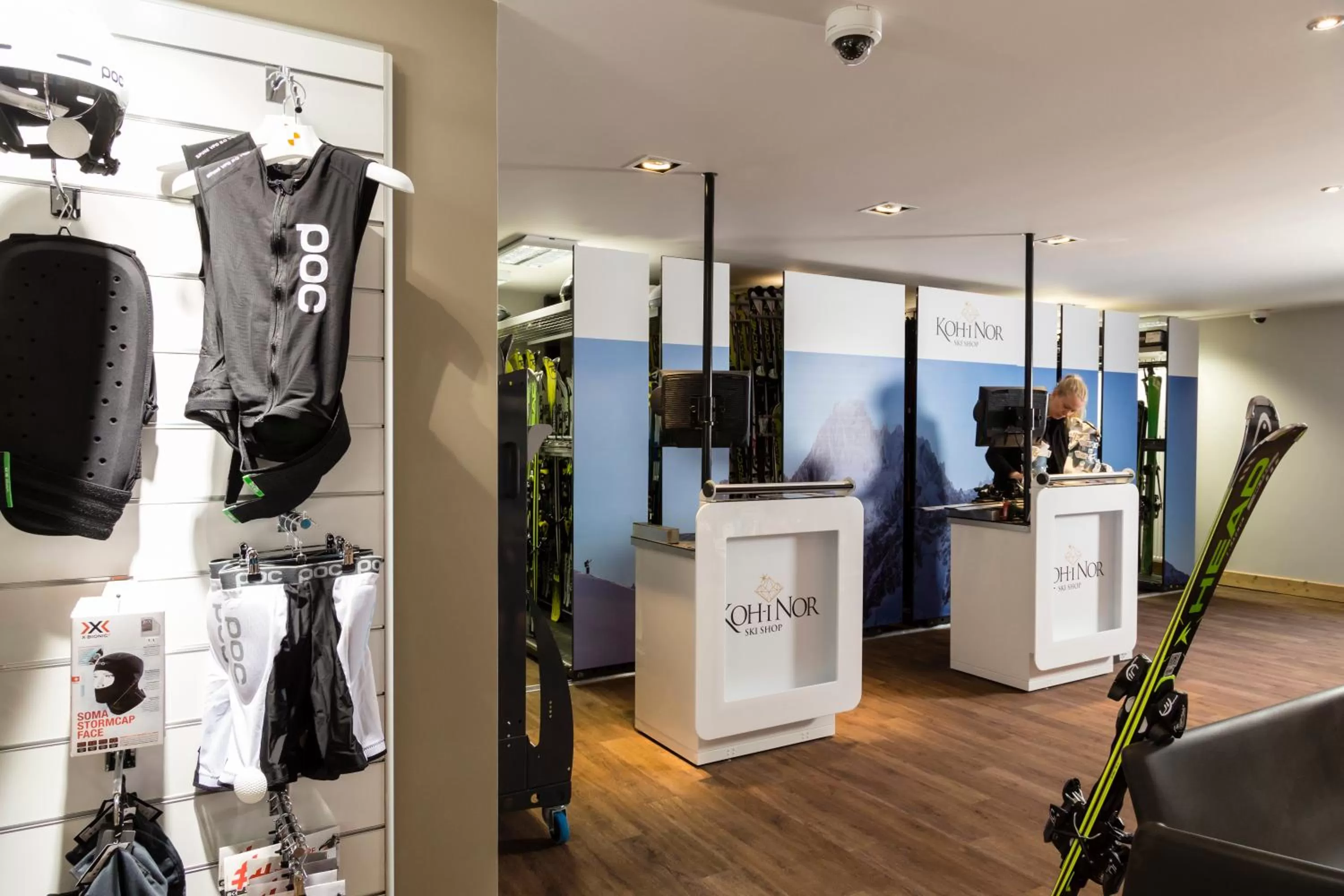 On-site shops in Hôtel Koh-I Nor by Les Etincelles