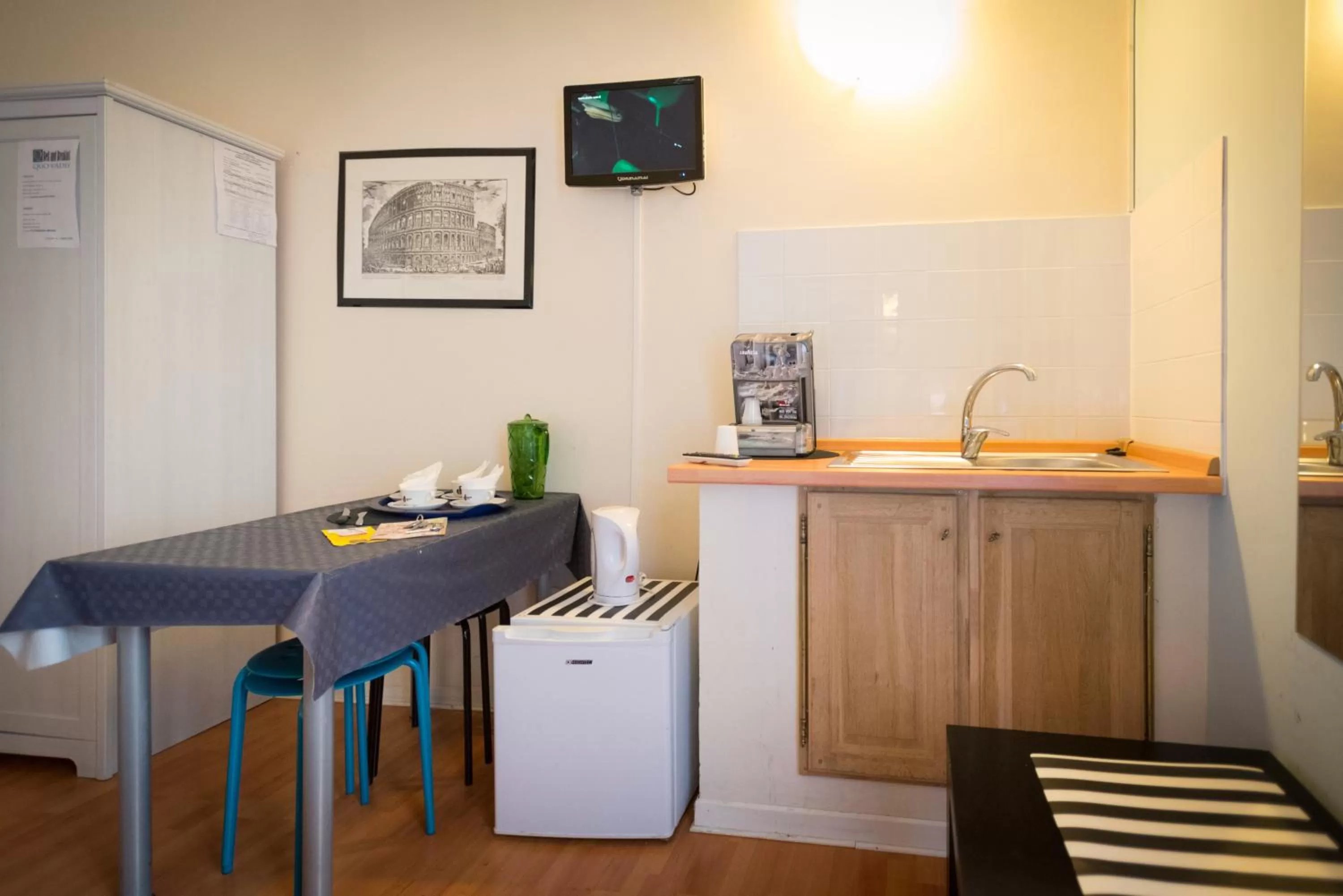 Coffee/tea facilities in Quo Vadis Roma 2