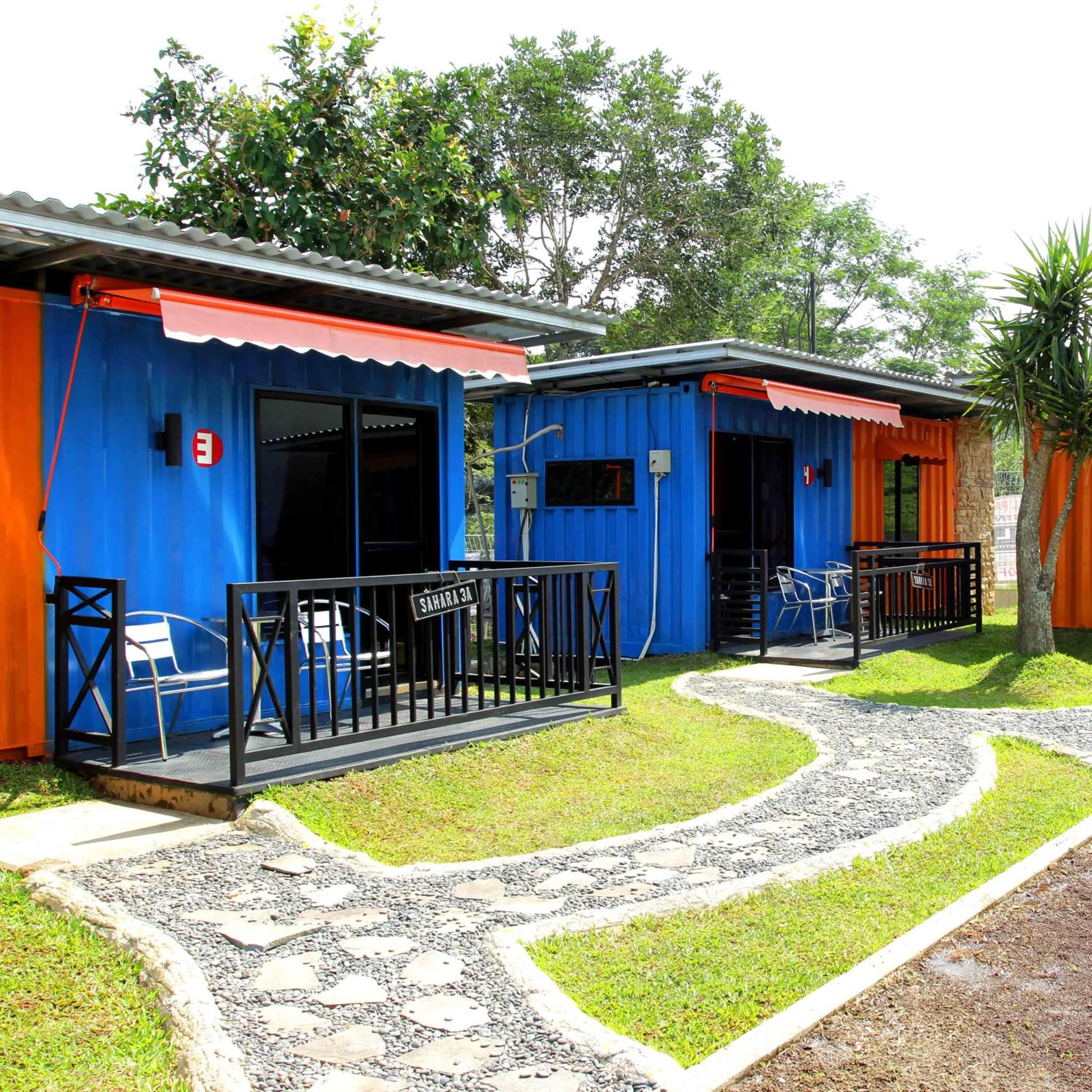 Facade/entrance in JSI Resort Megamendung