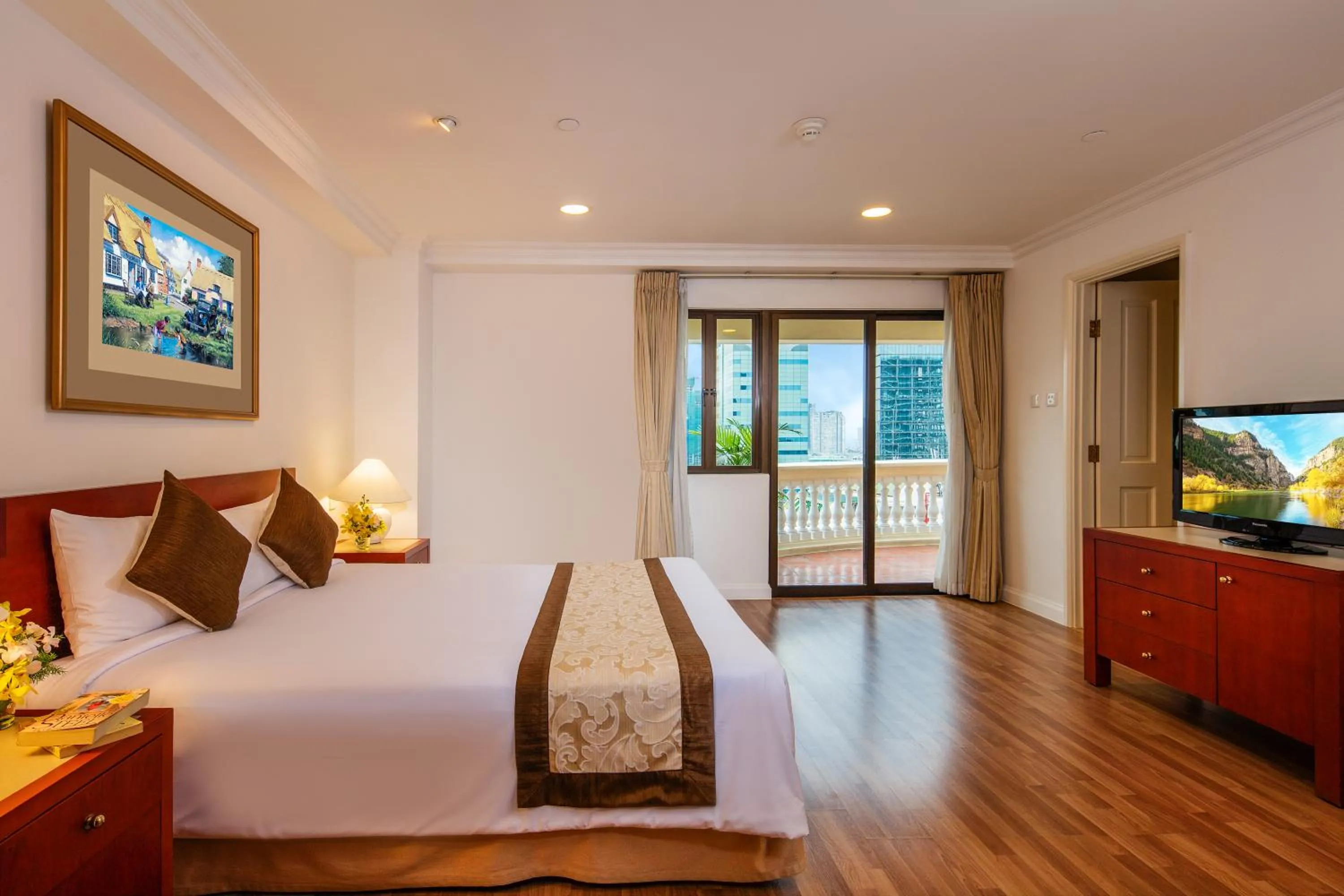 Balcony/Terrace, Bed in Norfolk Mansion - Luxury Serviced Apartment