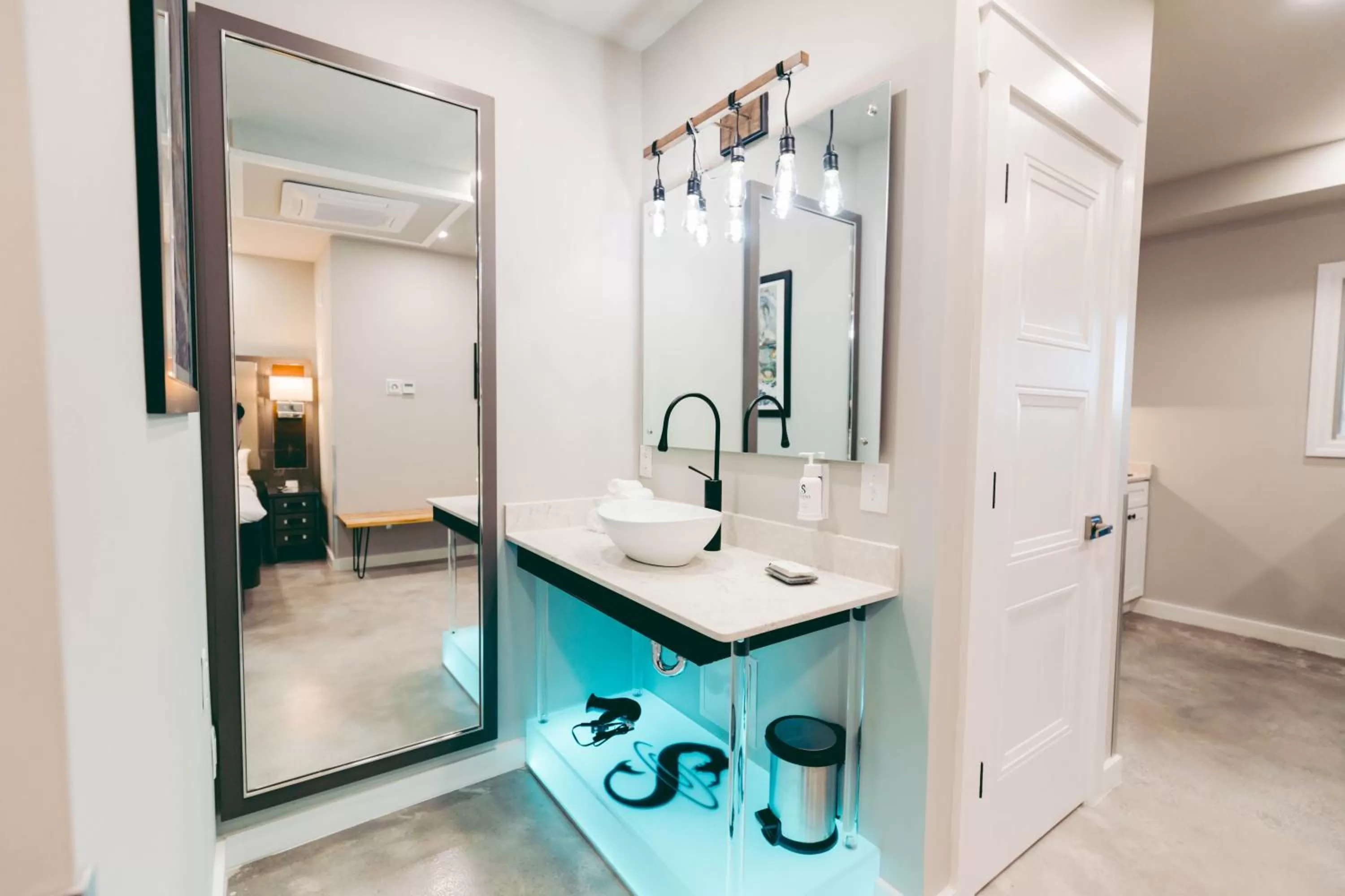 River Sirens Hotel-Contactless Check in Hotel