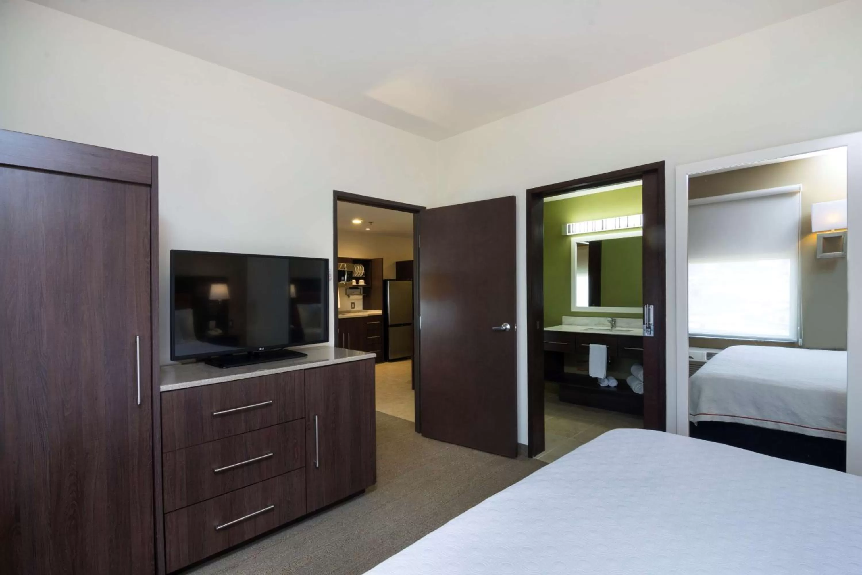 Photo of the whole room, Bed in Homewood Suites by Hilton Queretaro