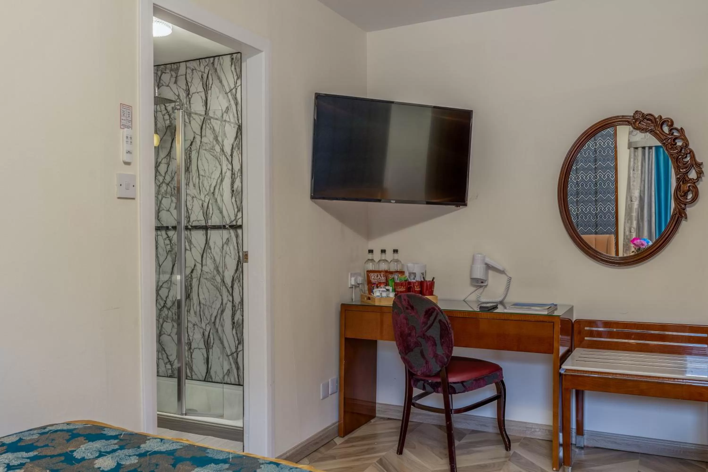 TV and multimedia in Muthu Fort William Hotel