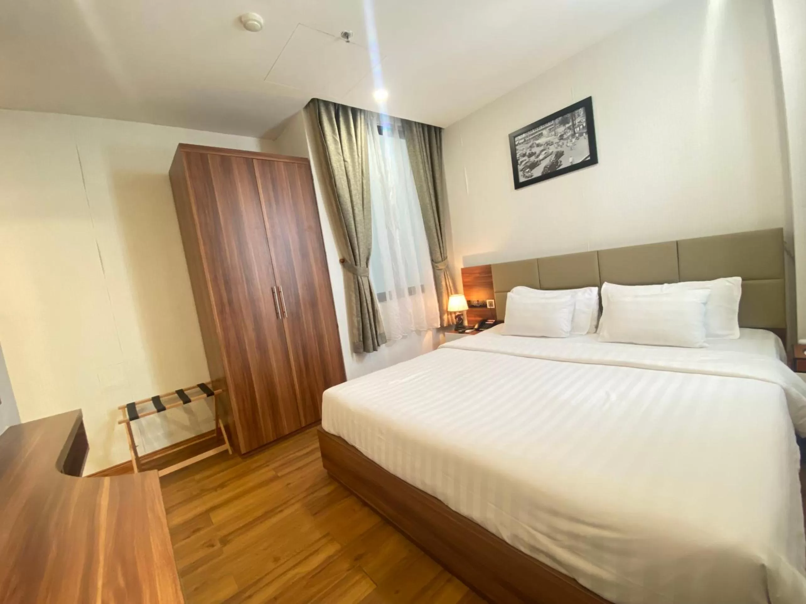 Deluxe Double or Twin Room in A25 Hotel - 29 Lê Thị Hồng Gấm