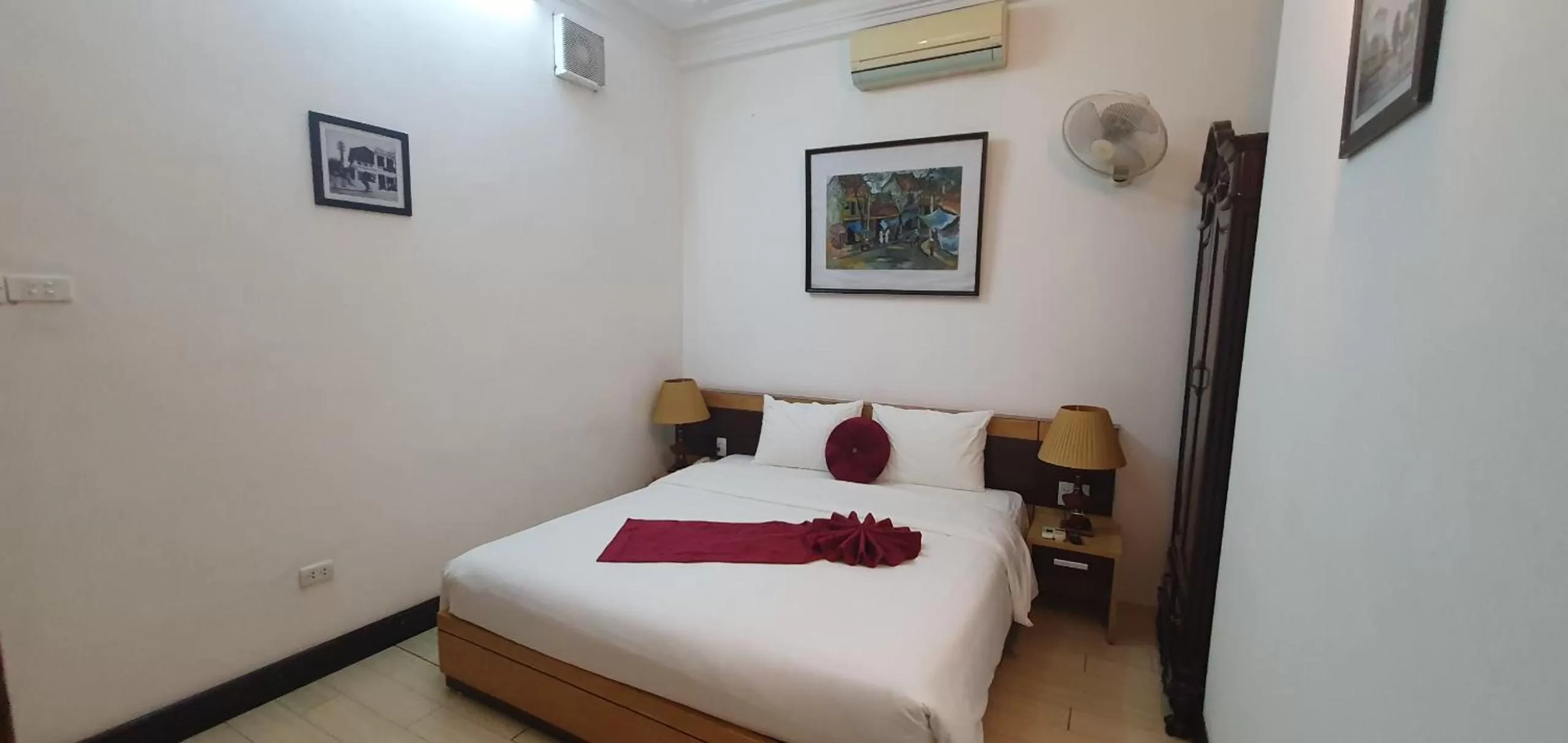 Bed in Hanoi Win Hotel & Travel