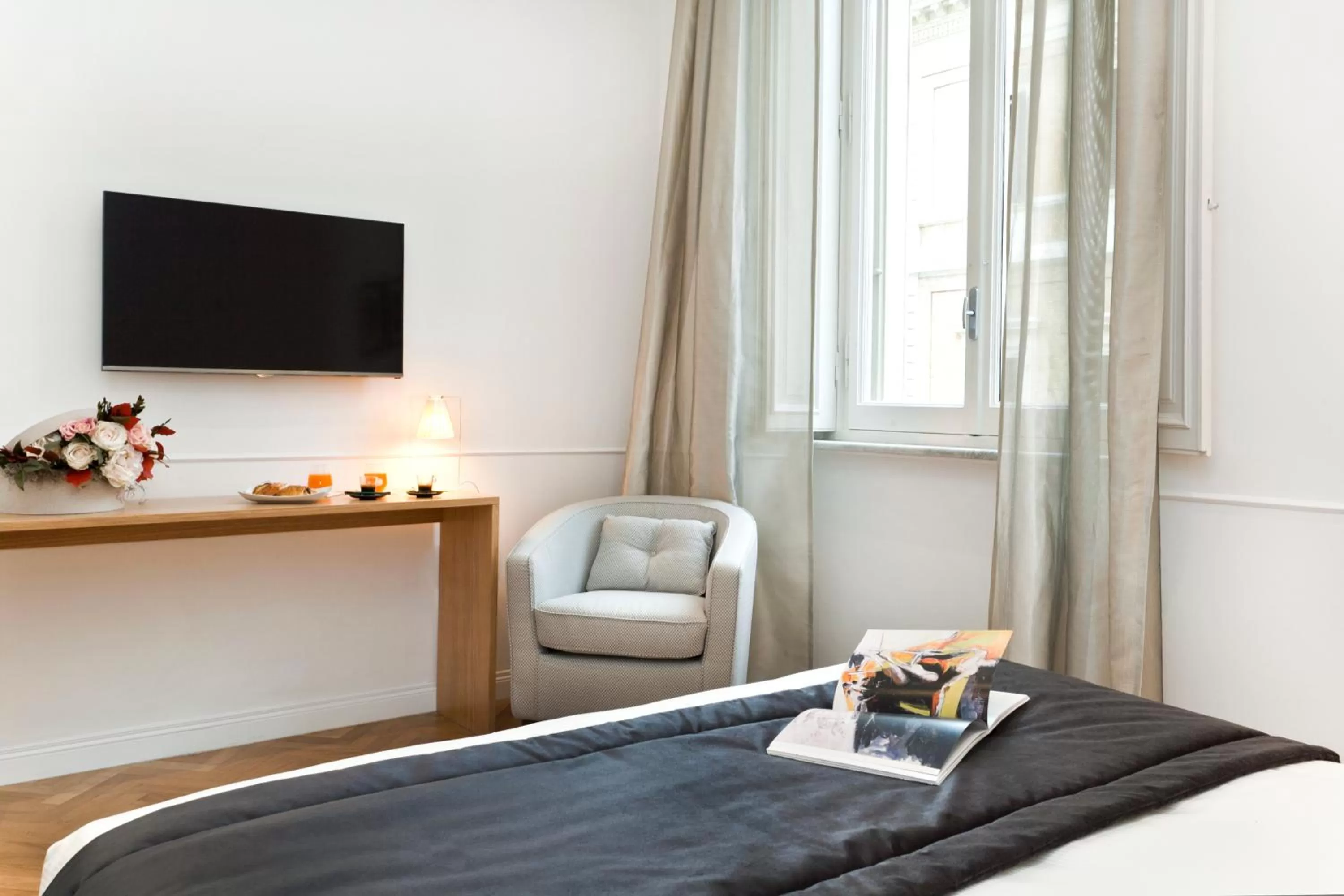 Decorative detail, Bed in Vanity Navona