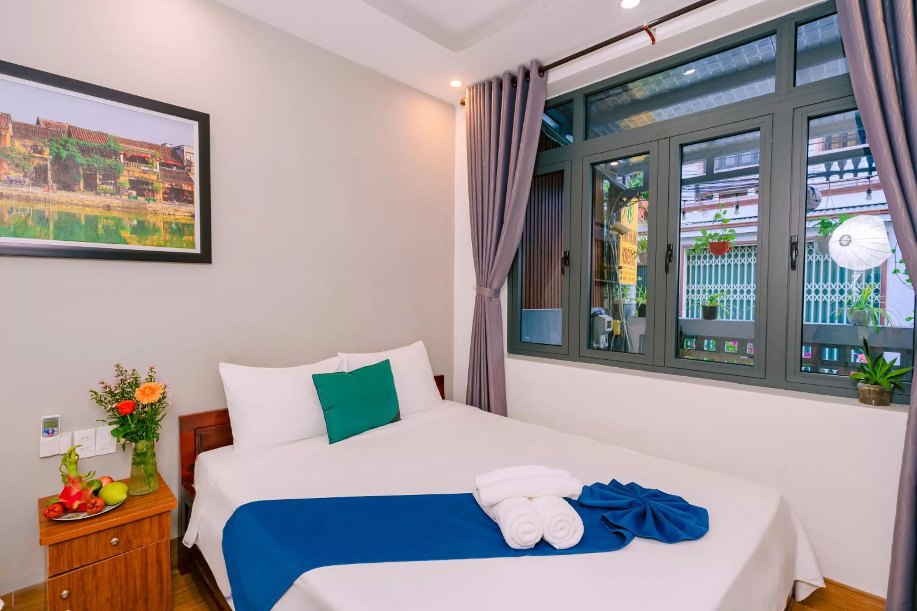 Photo of the whole room, Bed in Vinh Khang Homestay