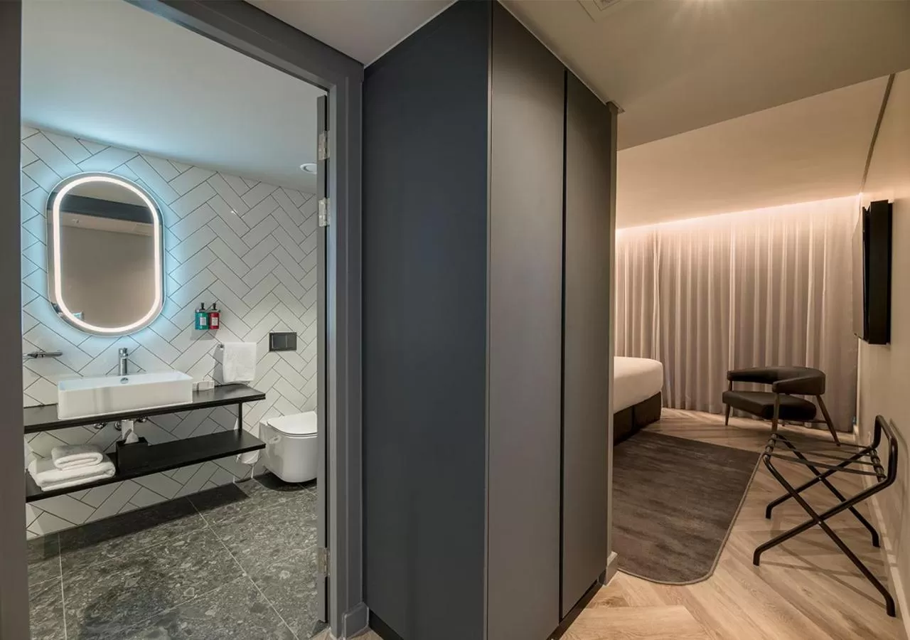 Bathroom in The Rockefeller Hotel by NEWMARK