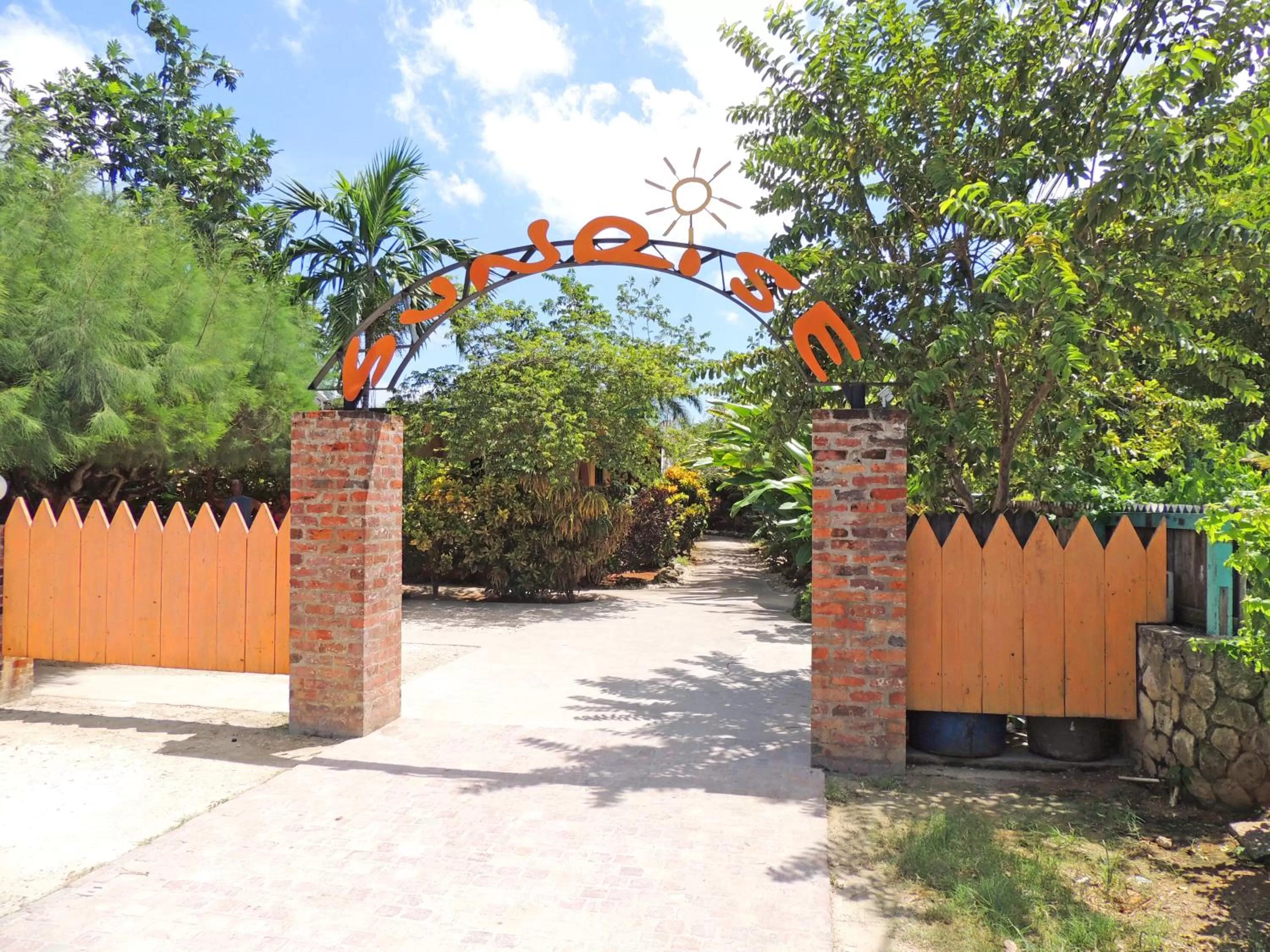 Facade/entrance in Sunrise Club Hotel