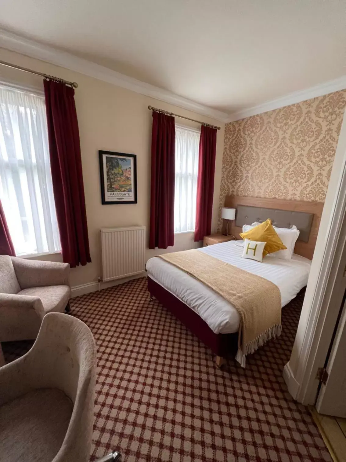 Single Room in Haley's Hotel Single Room in Haley's Hotel