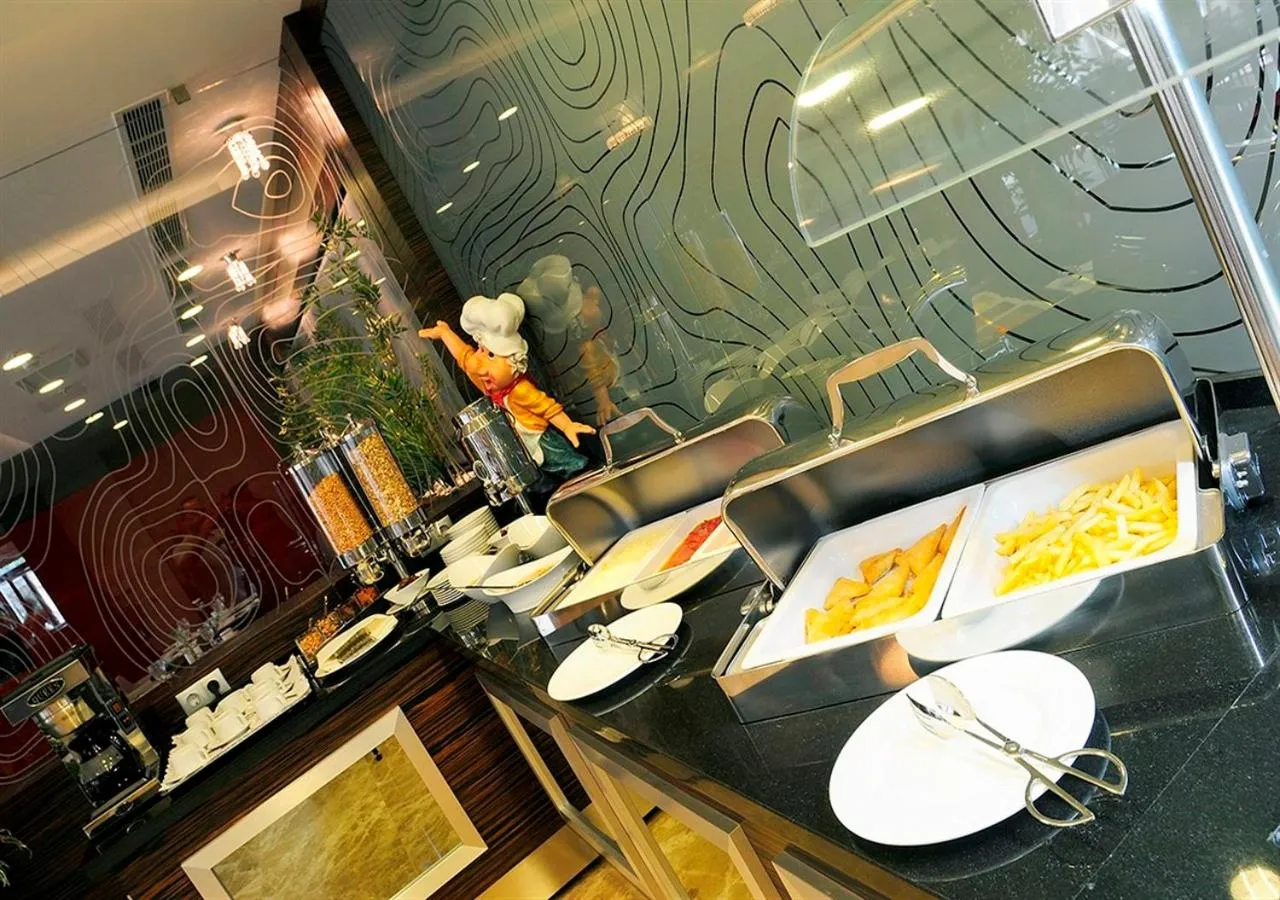 Food and drinks in Demora Hotel