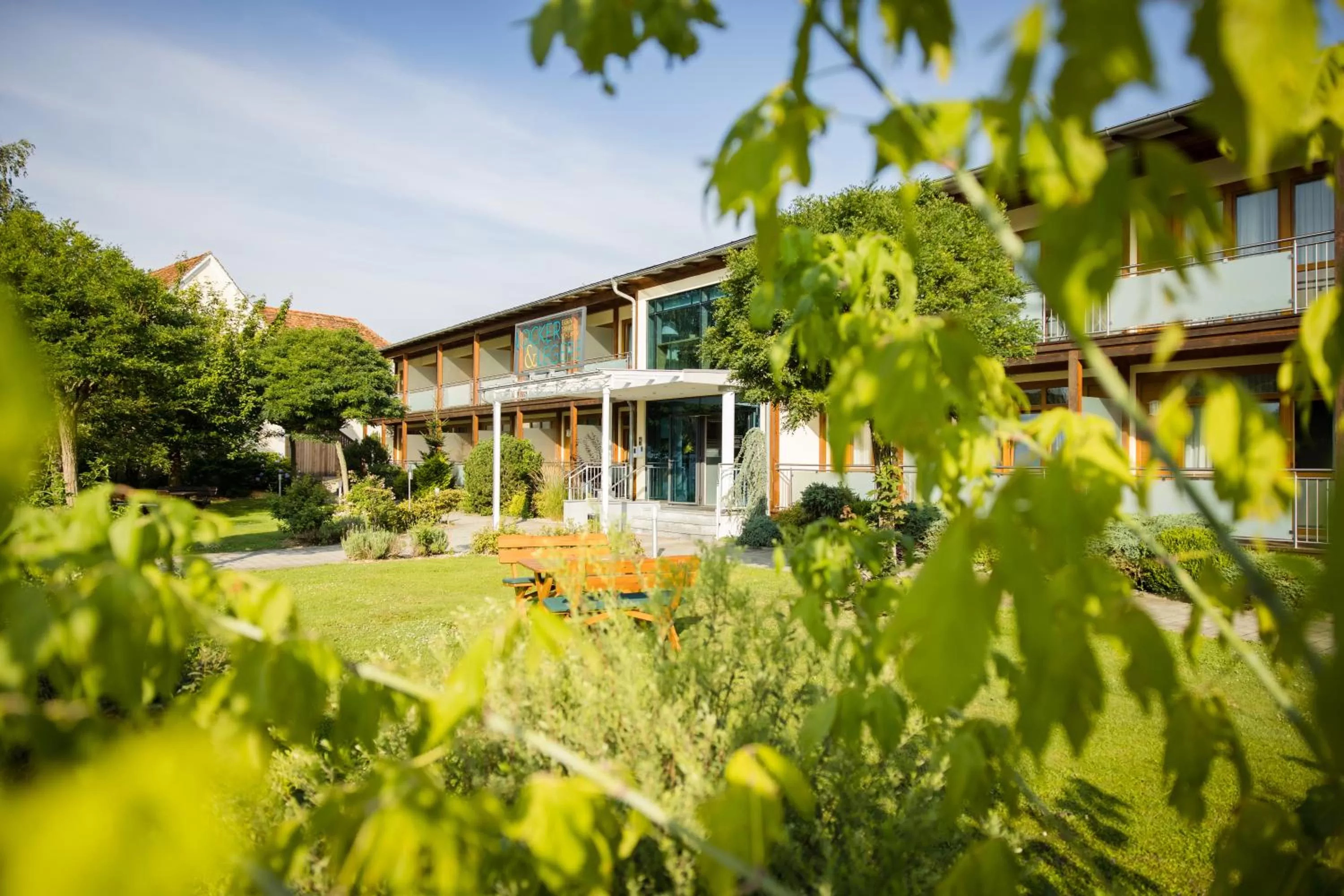 Hotel Locker & Legere