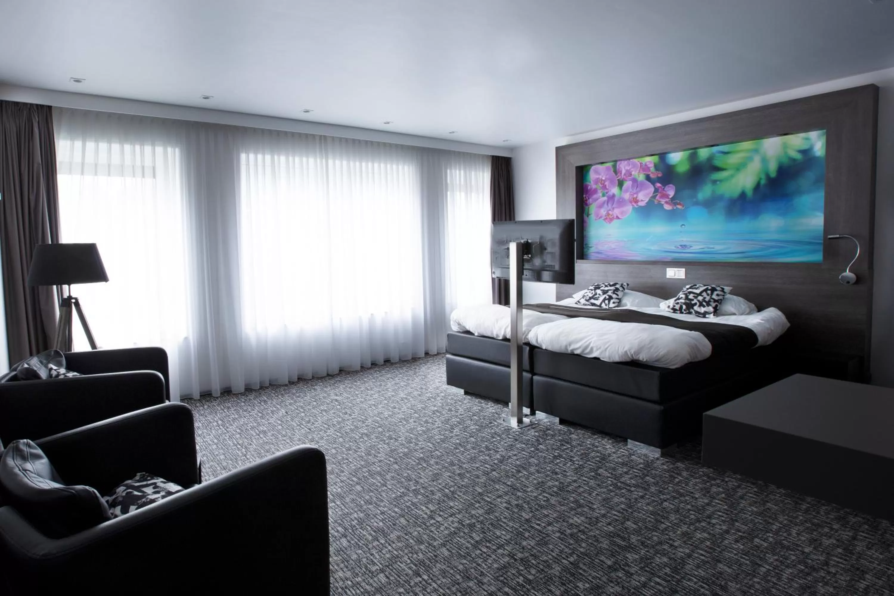 Bed, TV/Entertainment Center in Apart! Food & Drinks Apartments