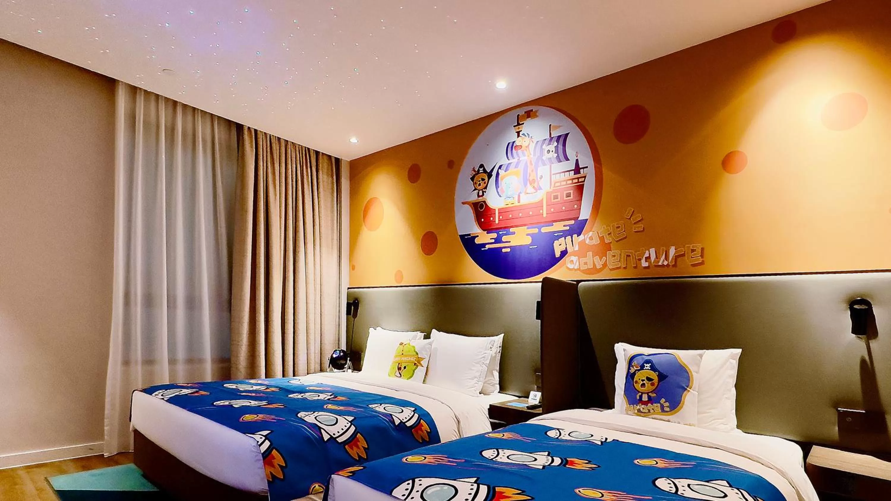 Bedroom, Bed in Holiday Inn Express Shanghai Kangqiao by IHG