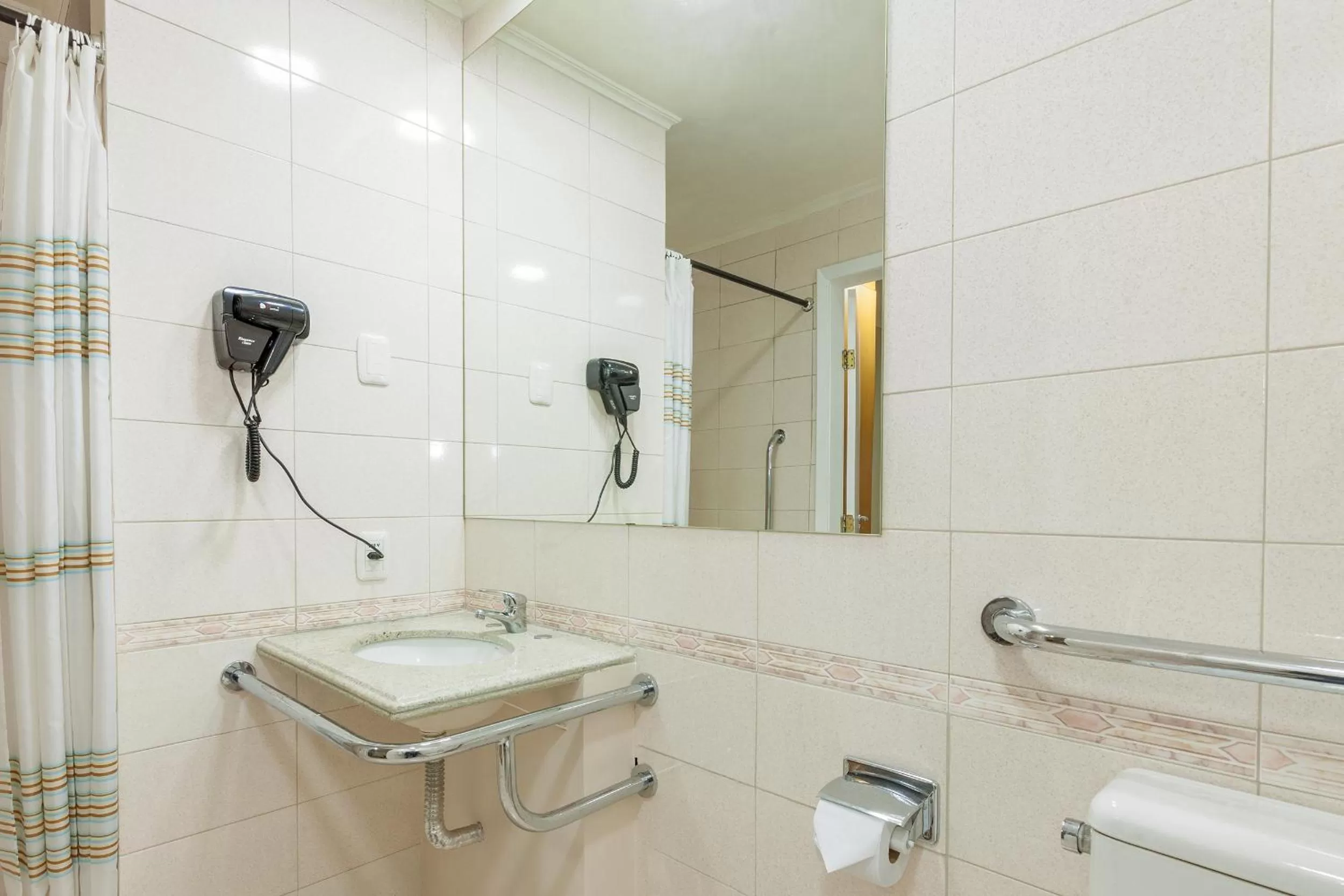 Bathroom in Tri Hotel Smart Caxias