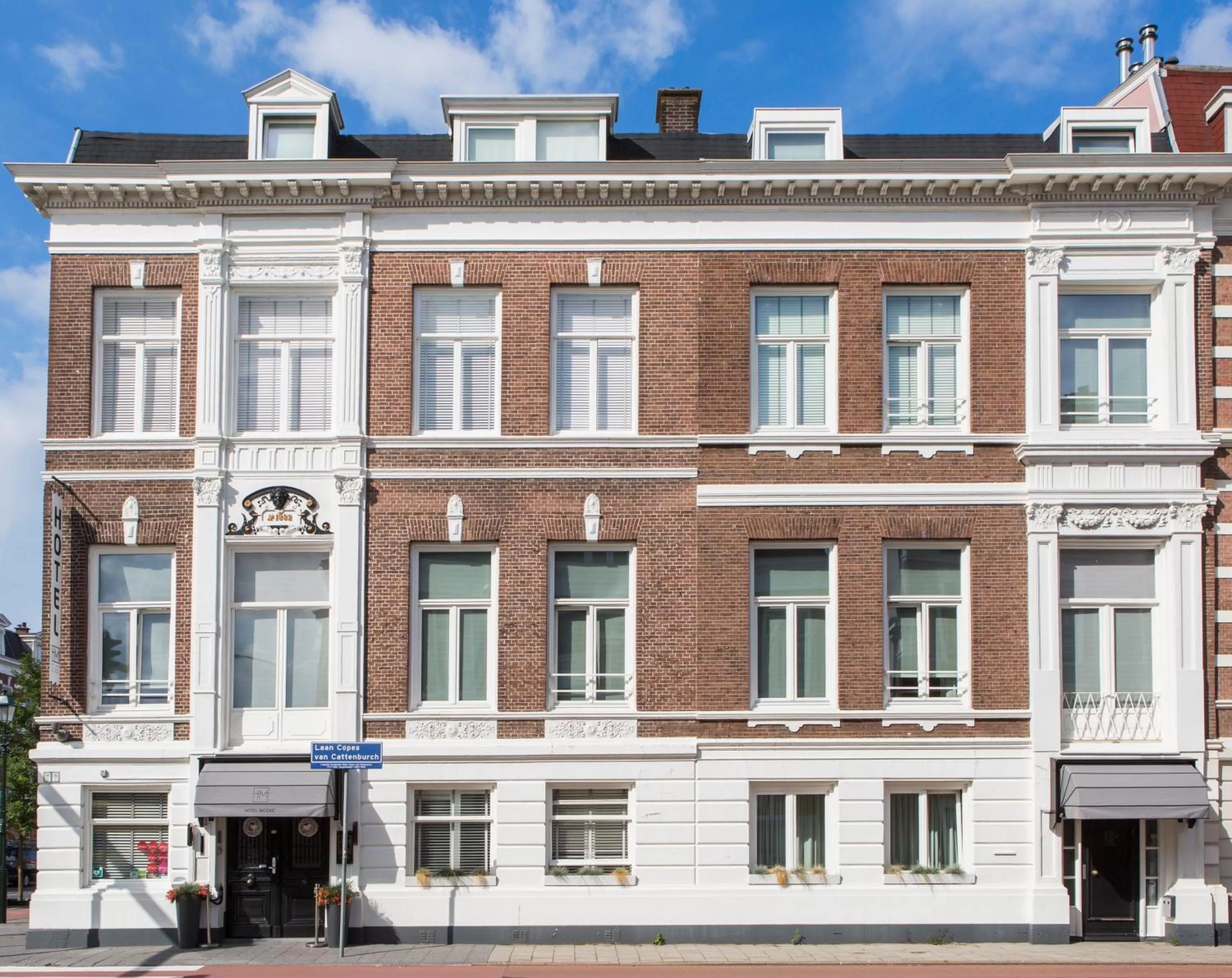 Property building in Stadsvilla Hotel Mozaic Den Haag