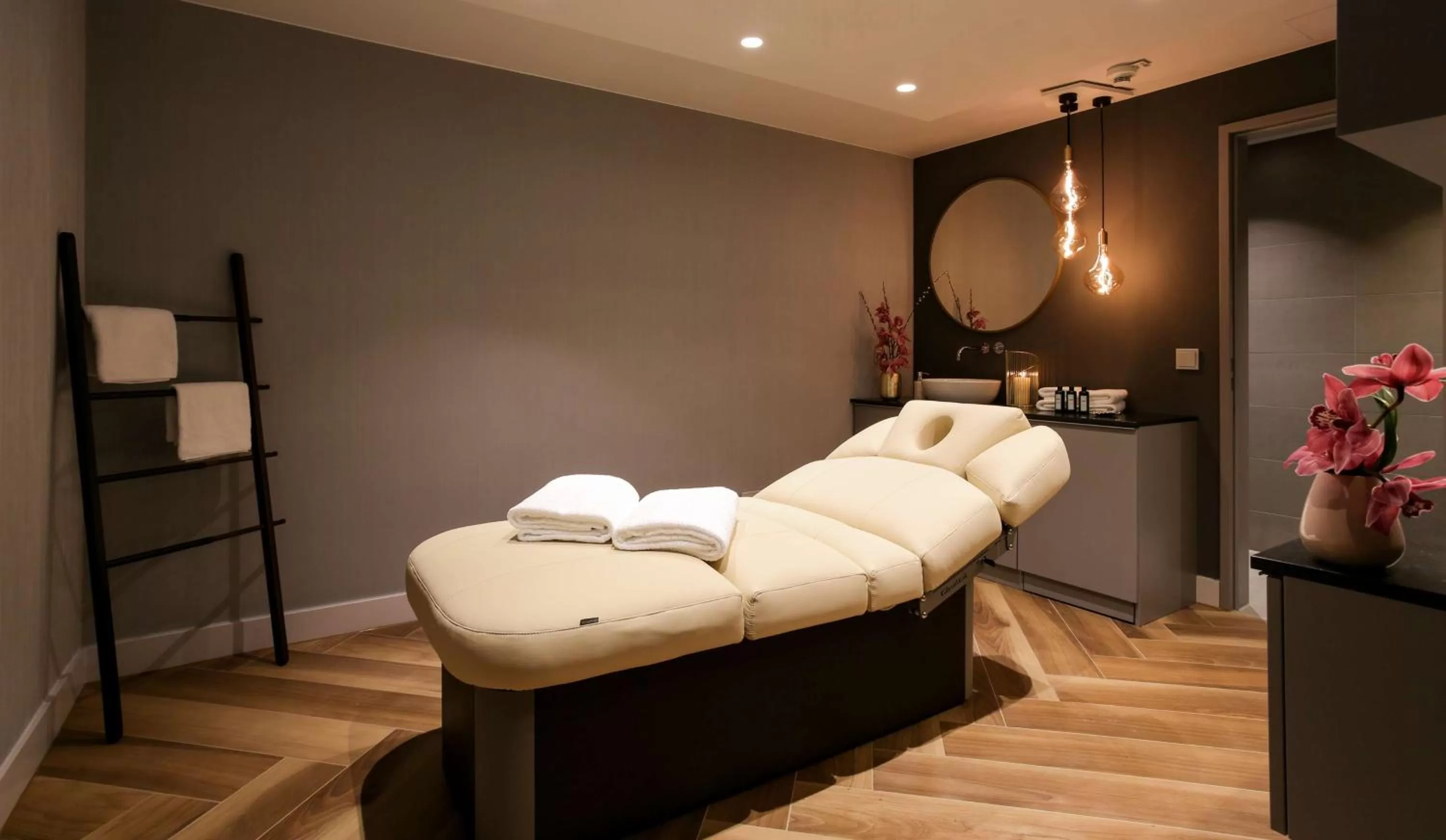 Spa and wellness centre/facilities, Bed in art'otel berlin mitte, Powered by Radisson Hotels