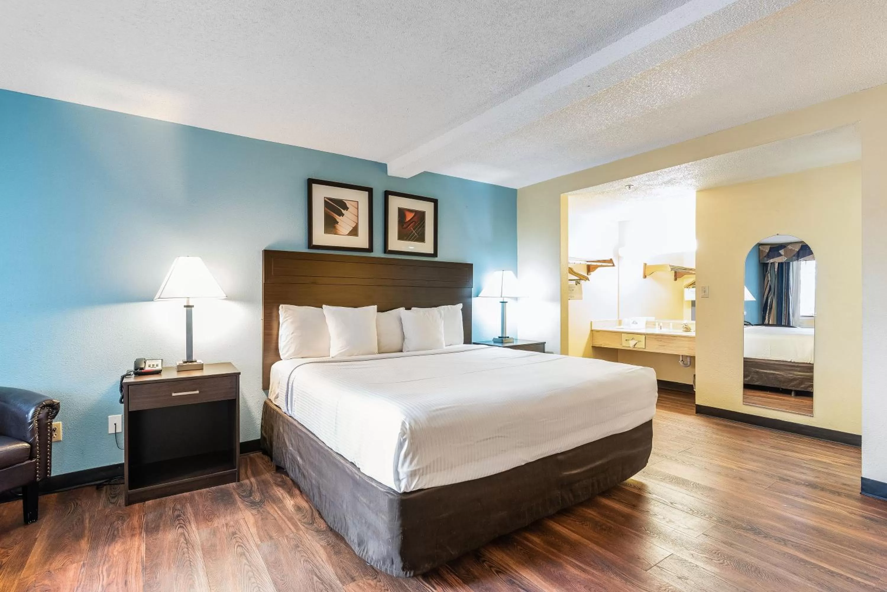 Bed in Days Inn by Wyndham Federal Way