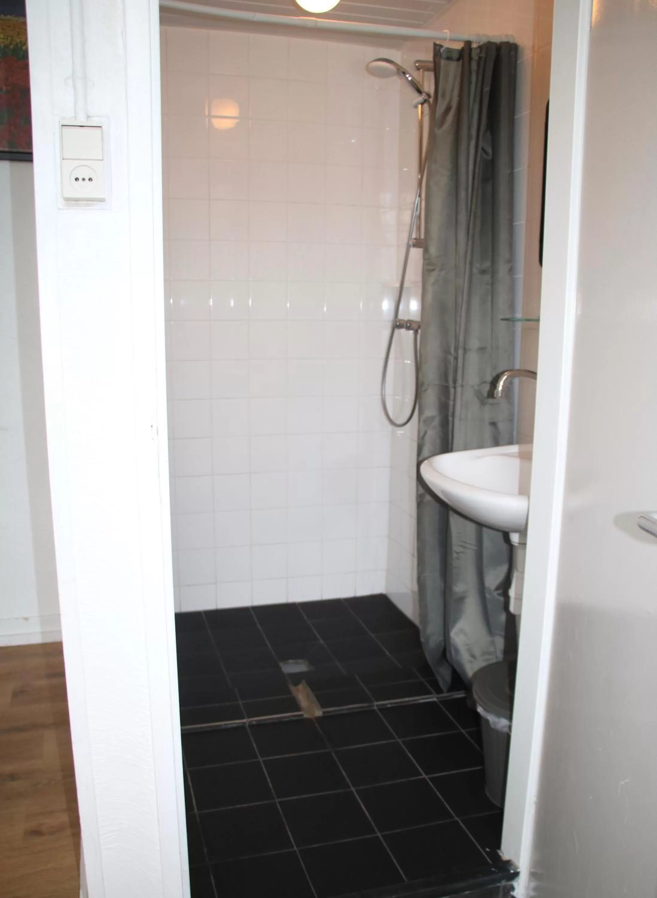 Shower in Hotel Hortus