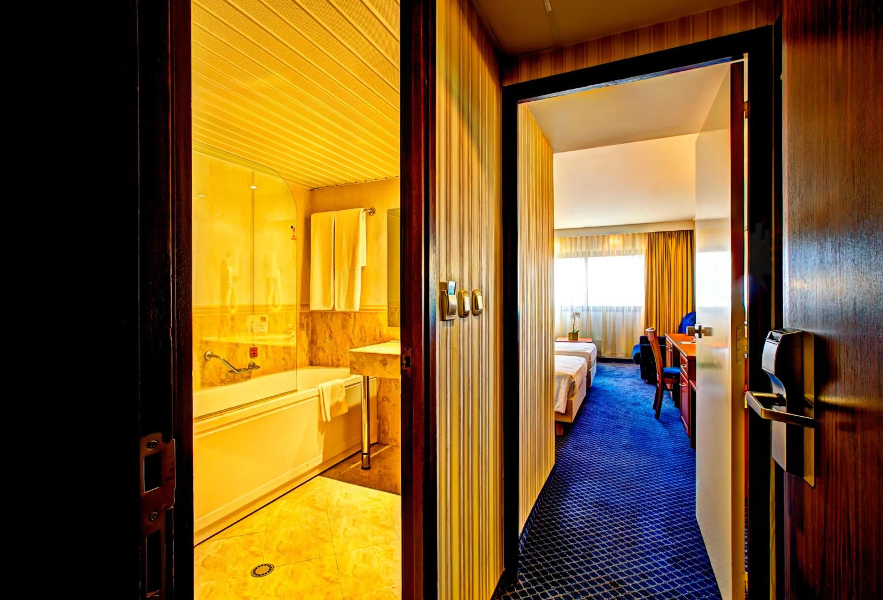 Photo of the whole room, Bed in Grand Hotel Plovdiv