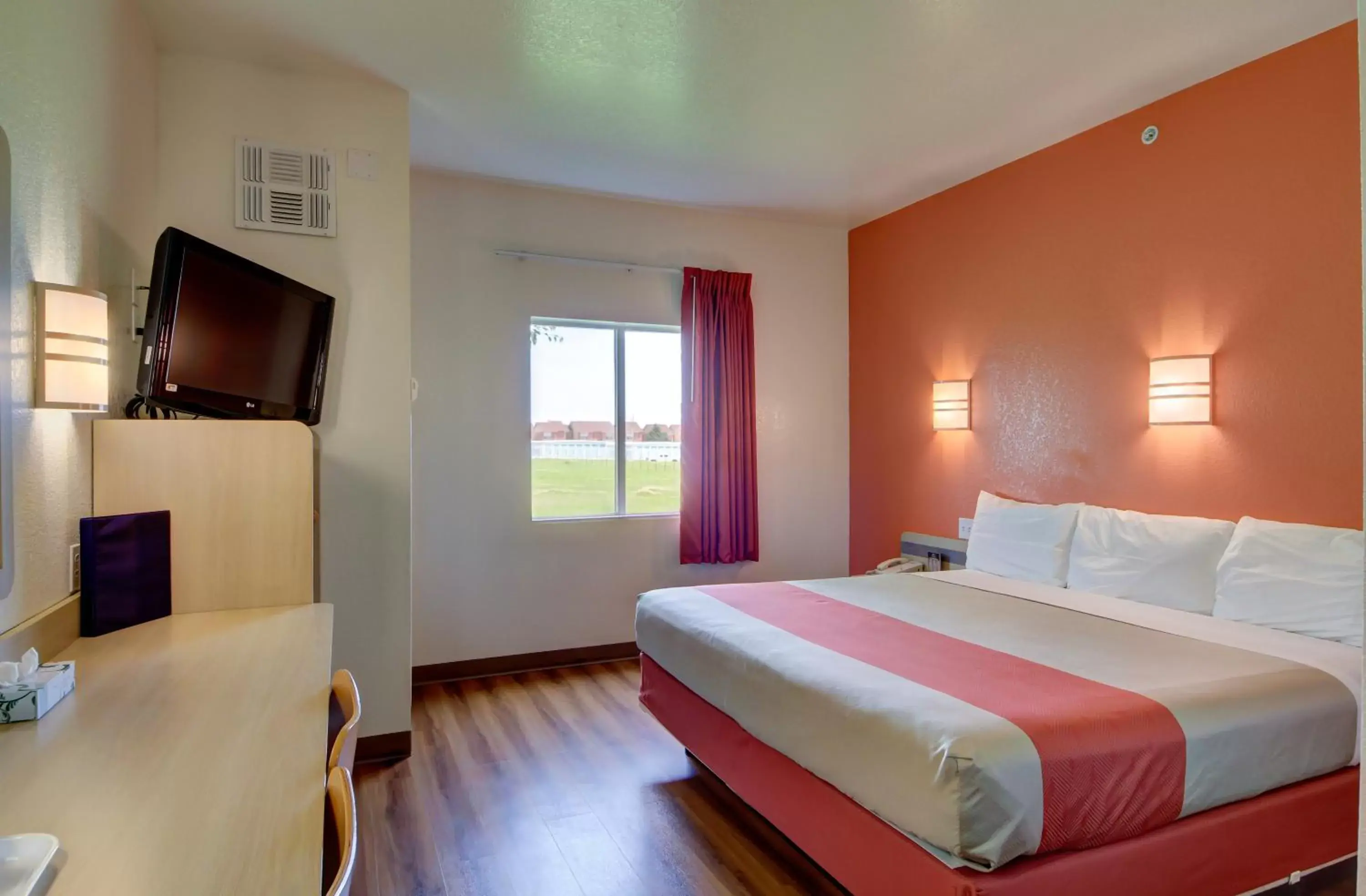 King Room - single occupancy - Non-Smoking in Motel 6-El Reno, OK King Room - single occupancy - Non-Smoking in Motel 6-El Reno, OK
