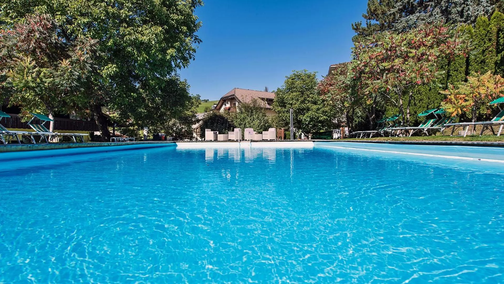 Swimming pool in Activehotel Diana