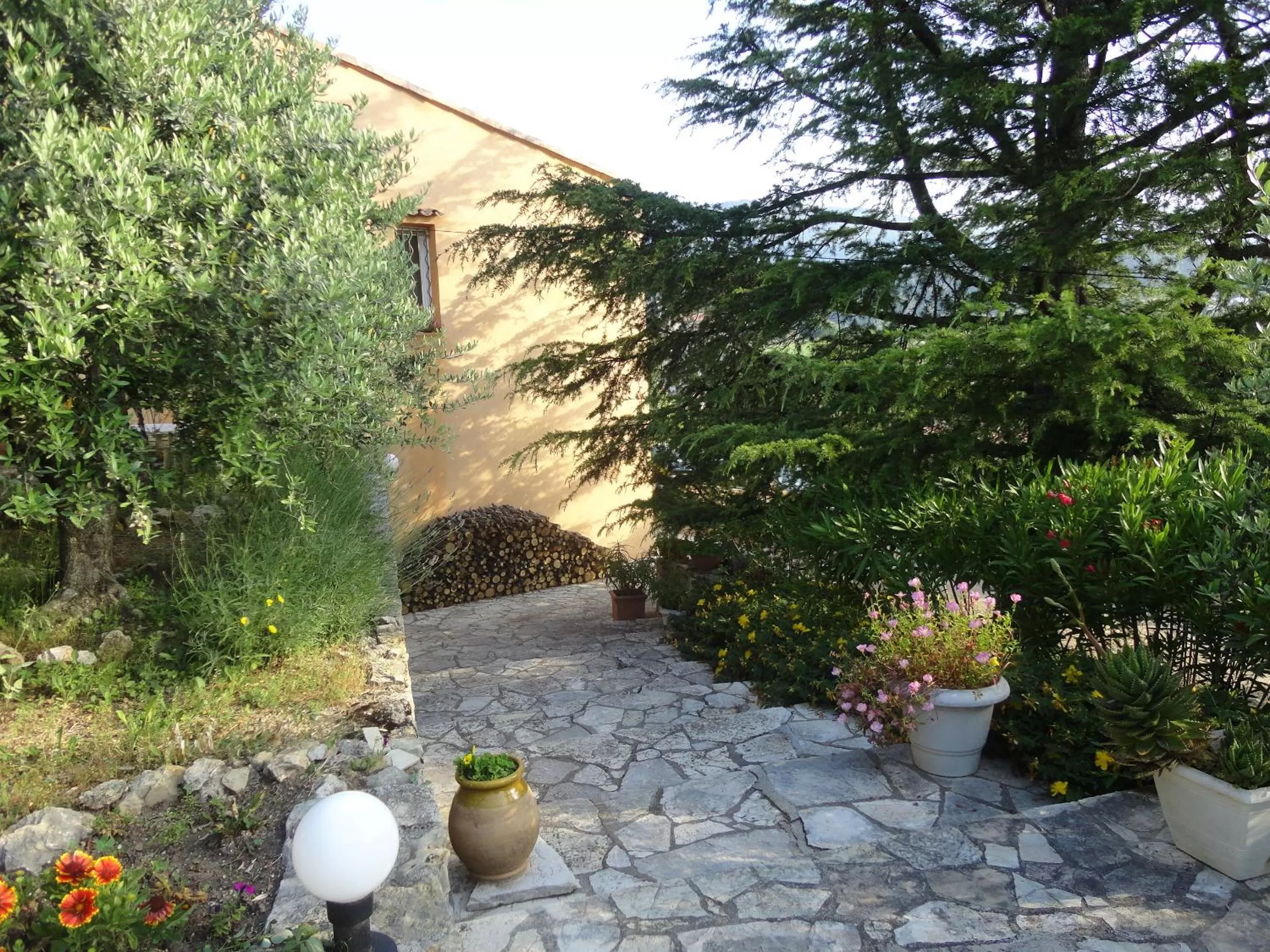 Facade/entrance in B&B Chez Max