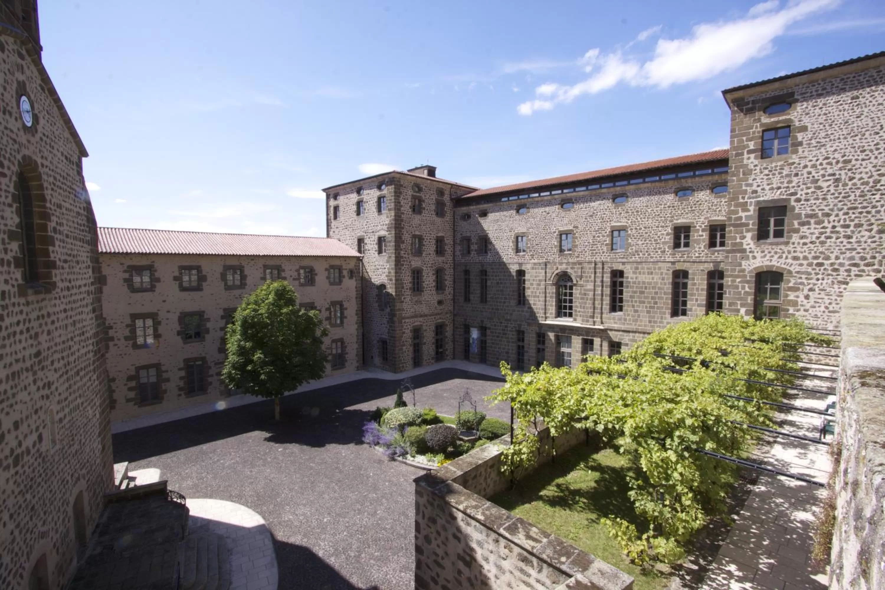 Neighbourhood in ibis budget Le Puy En Velay