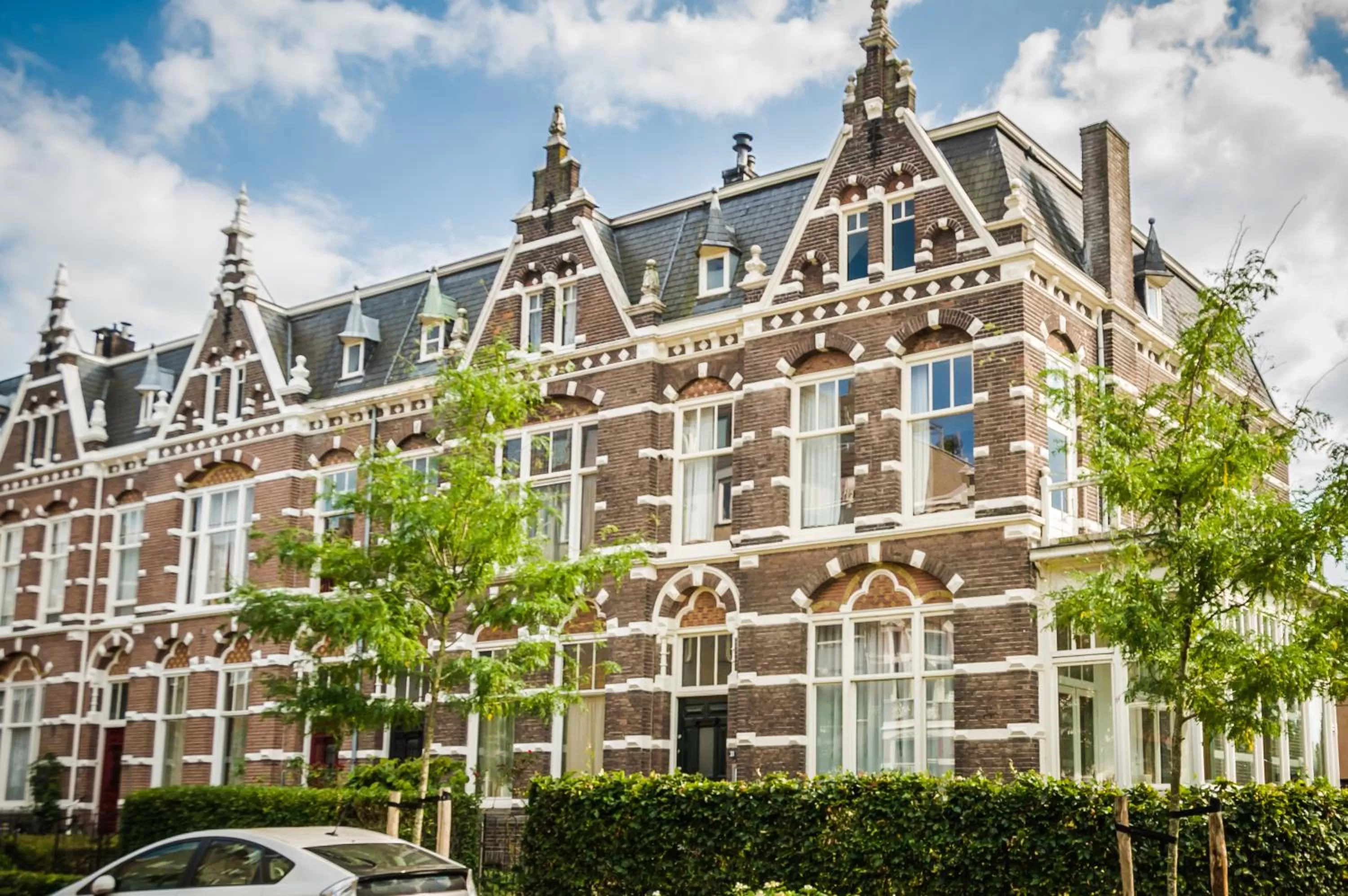 Area and facilities in J&J