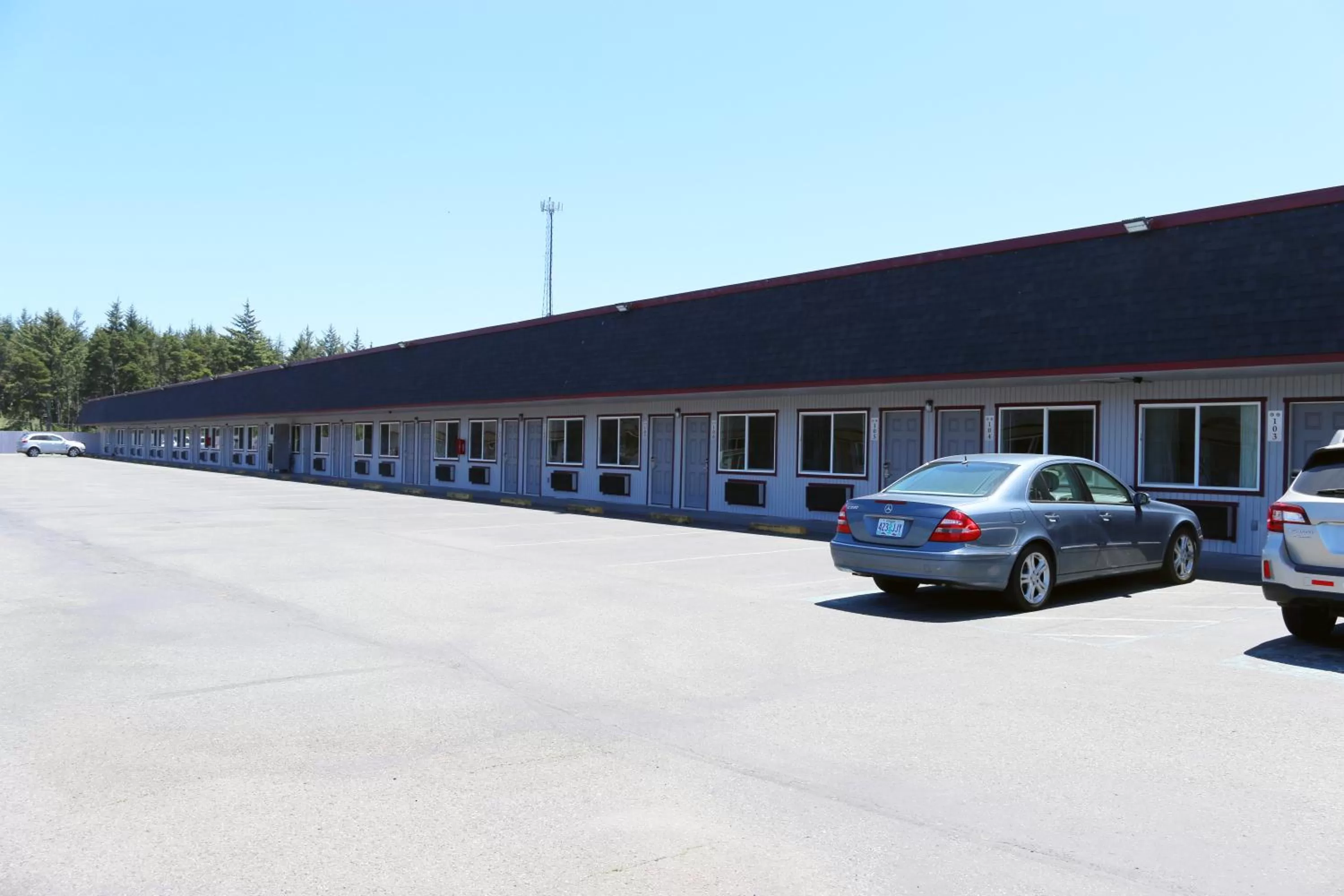 Facade/entrance in Westward Inn