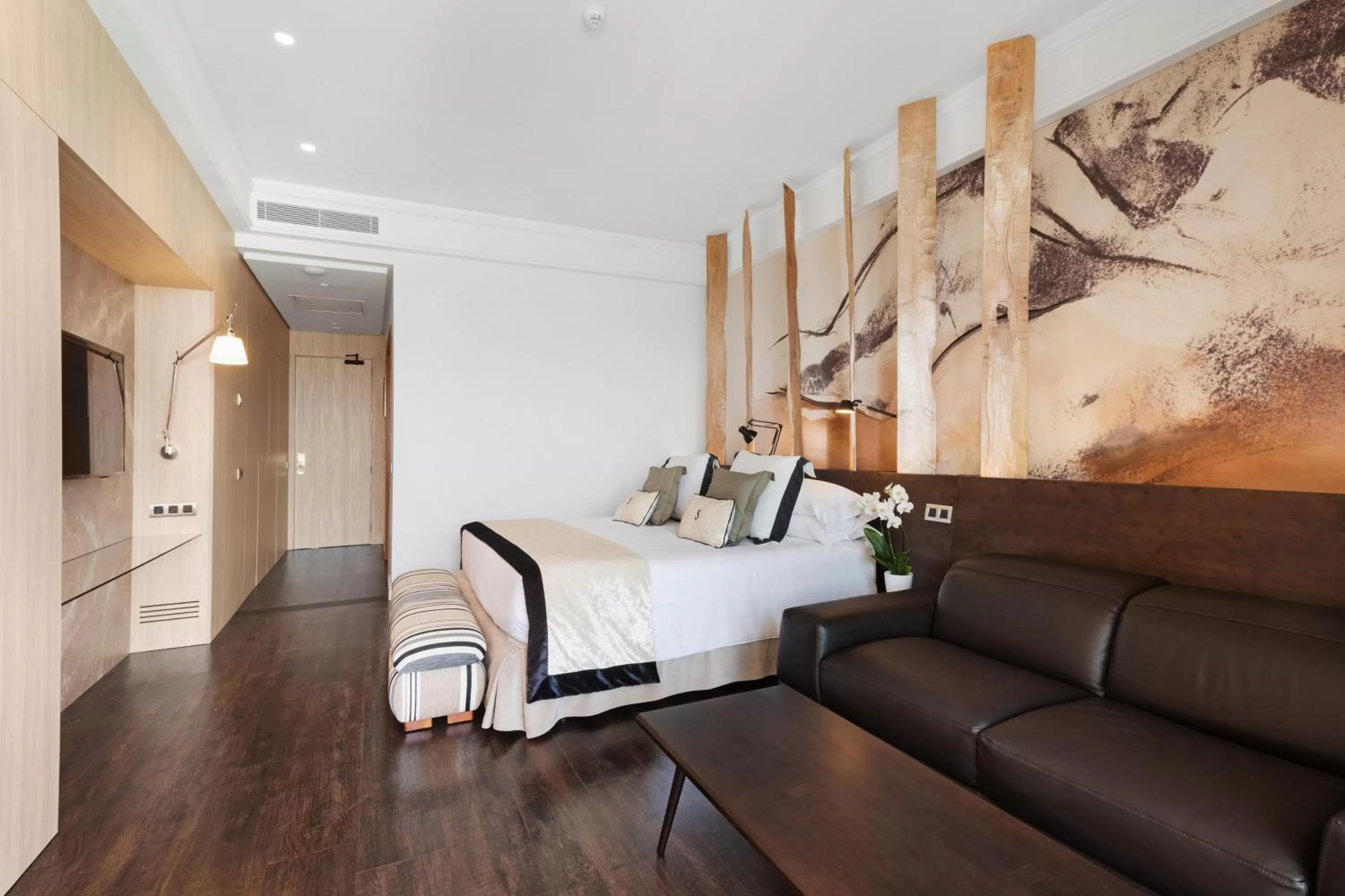 Photo of the whole room in Pure Salt Port Adriano - Adults Only