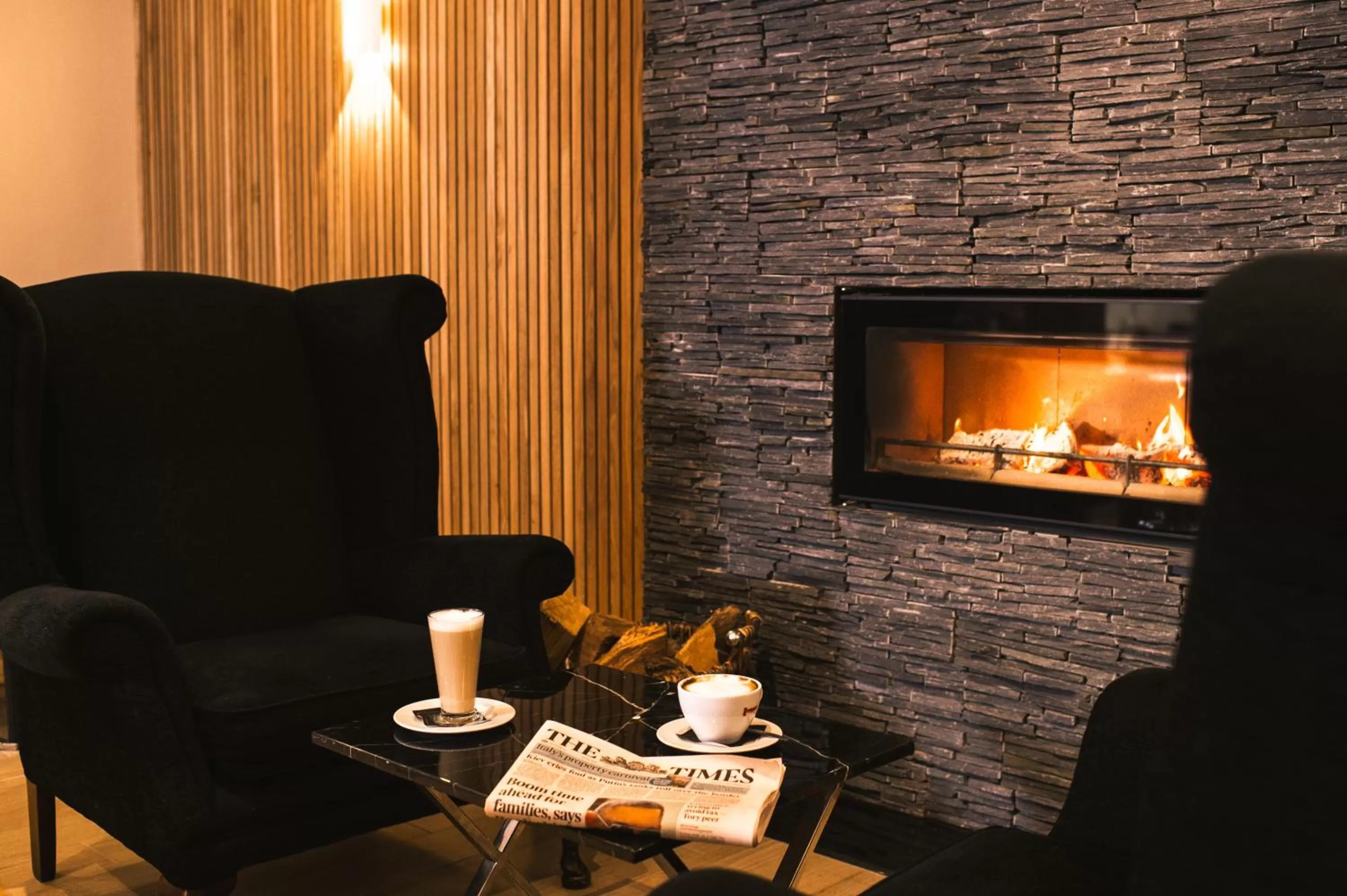 Coffee/tea facilities in La Mon Hotel & Country Club