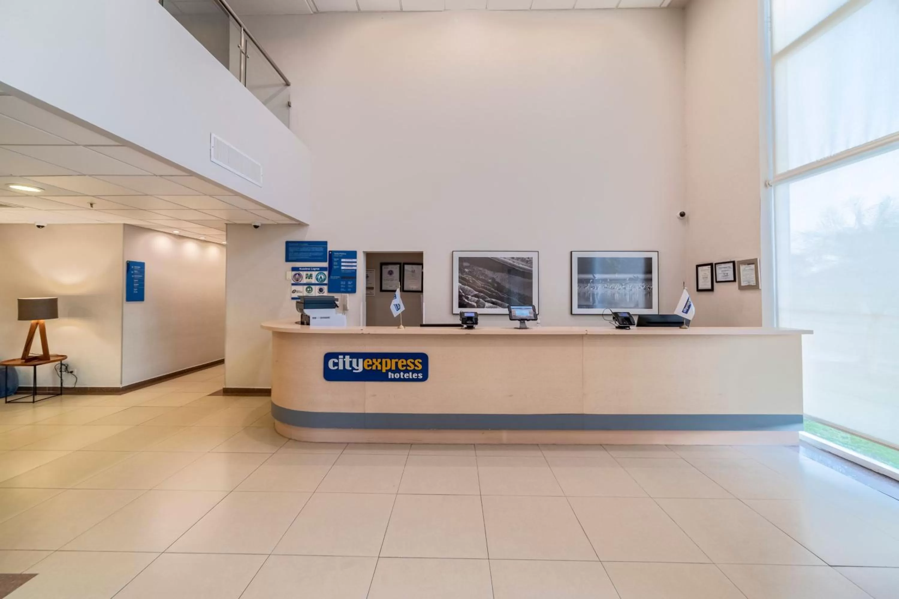 Lobby or reception in City Express by Marriott Ciudad del Carmen