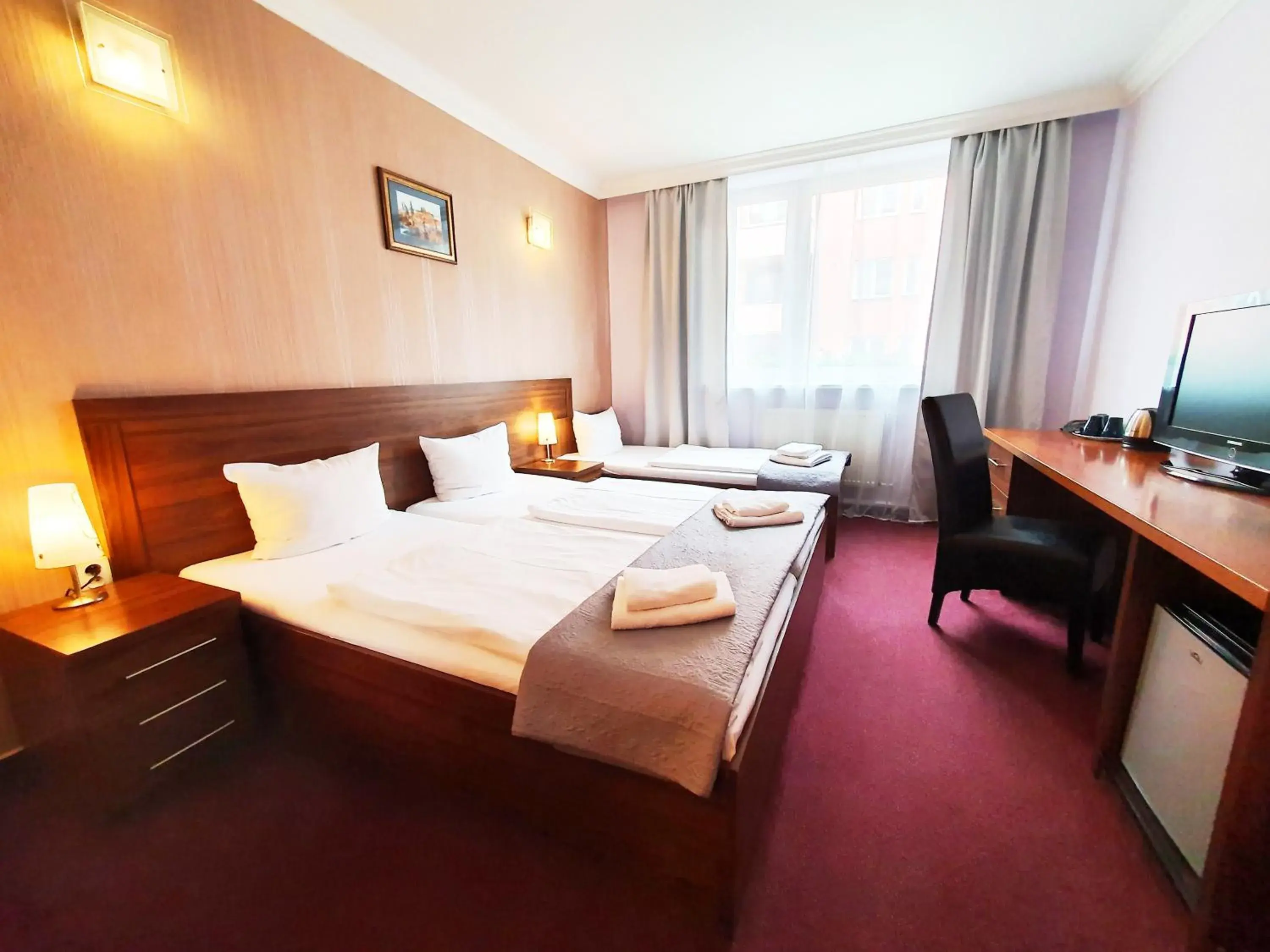 Double Room with Extra Bed (3 Adults) in Relax Inn Double Room with Extra Bed (3 Adults) in Relax Inn