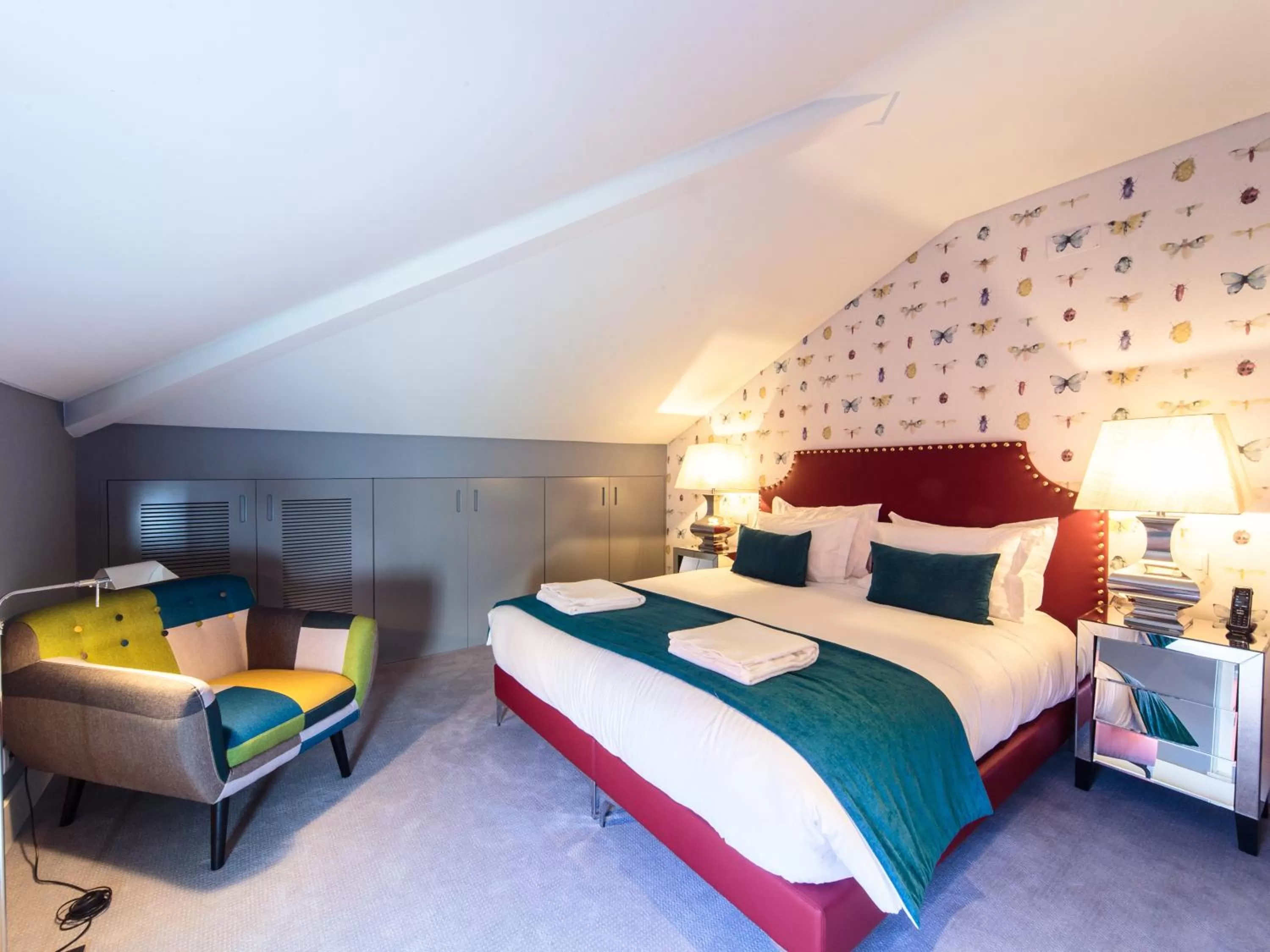 Photo of the whole room, Bed in Dear Lisbon - Gallery House