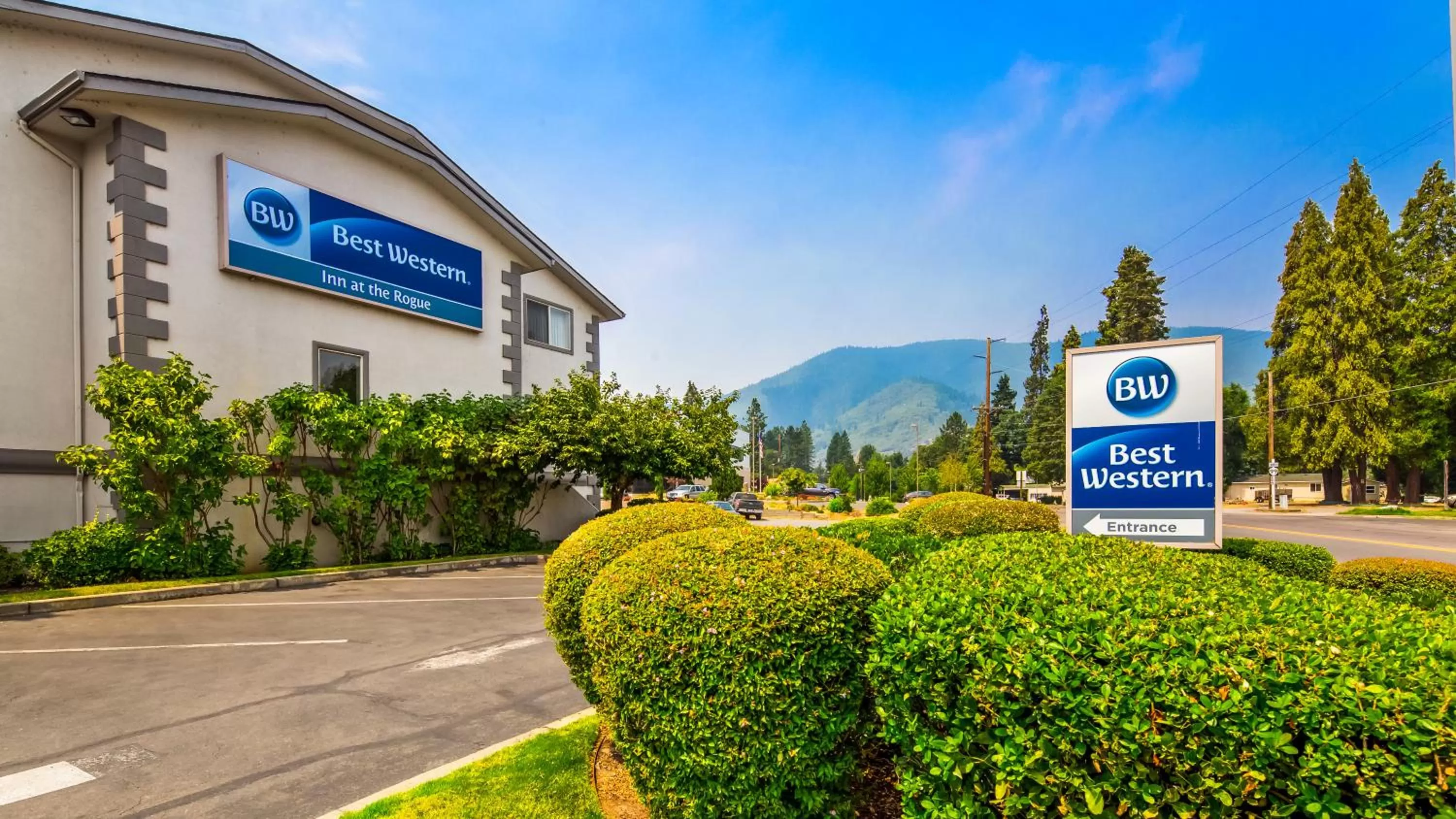 Facade/entrance in Best Western Inn at the Rogue