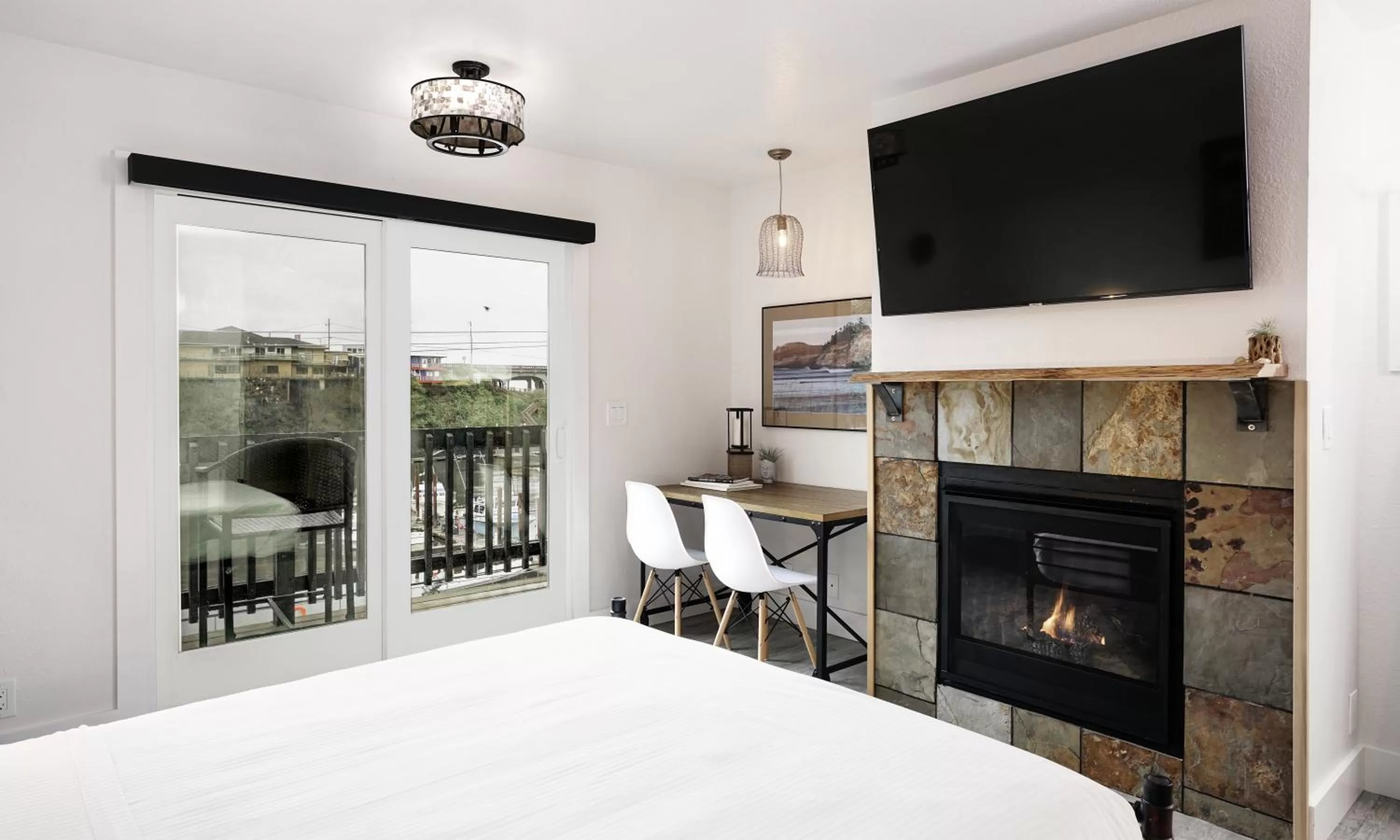 TV and multimedia, Bed in SCP Depoe Bay