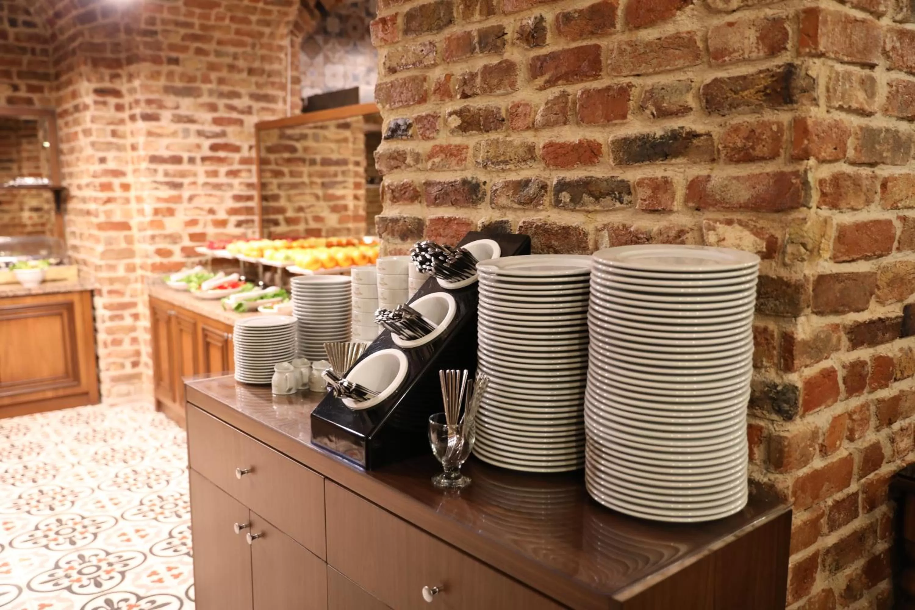 Restaurant/places to eat in Meserret Palace Hotel - Special Category